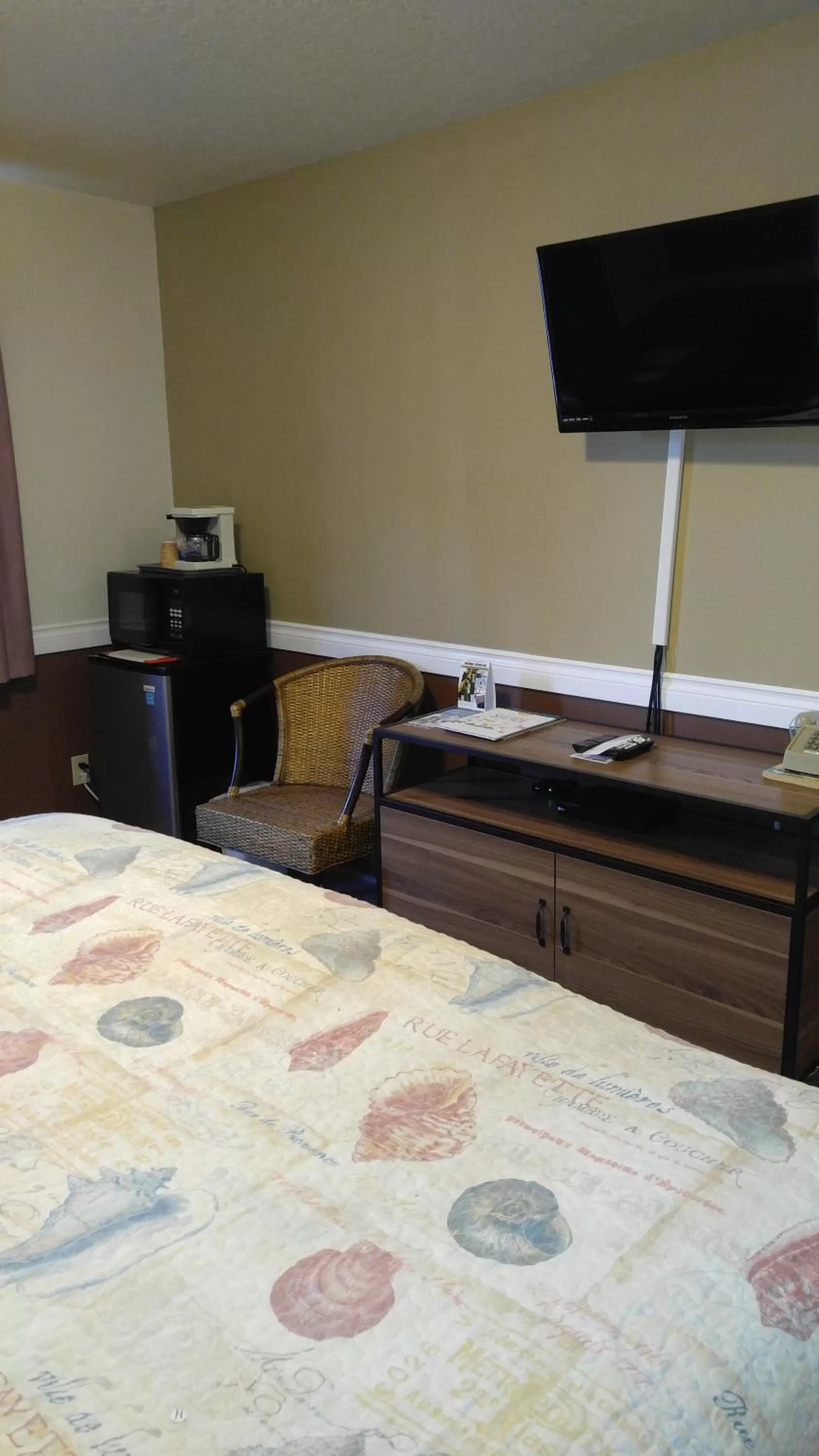 Coffee/tea facilities, Bed in Hillcrest Inn