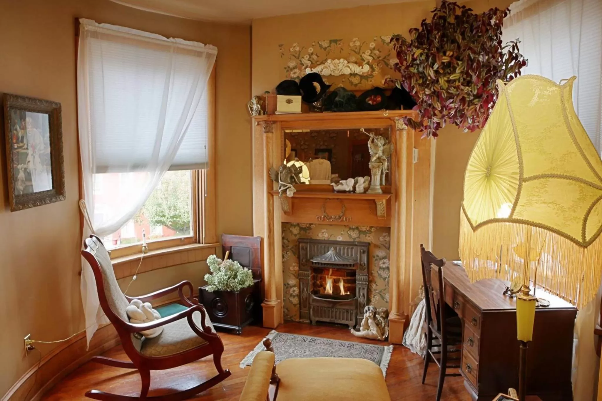 Seating area in The Queen, A Victorian Bed & Breakfast
