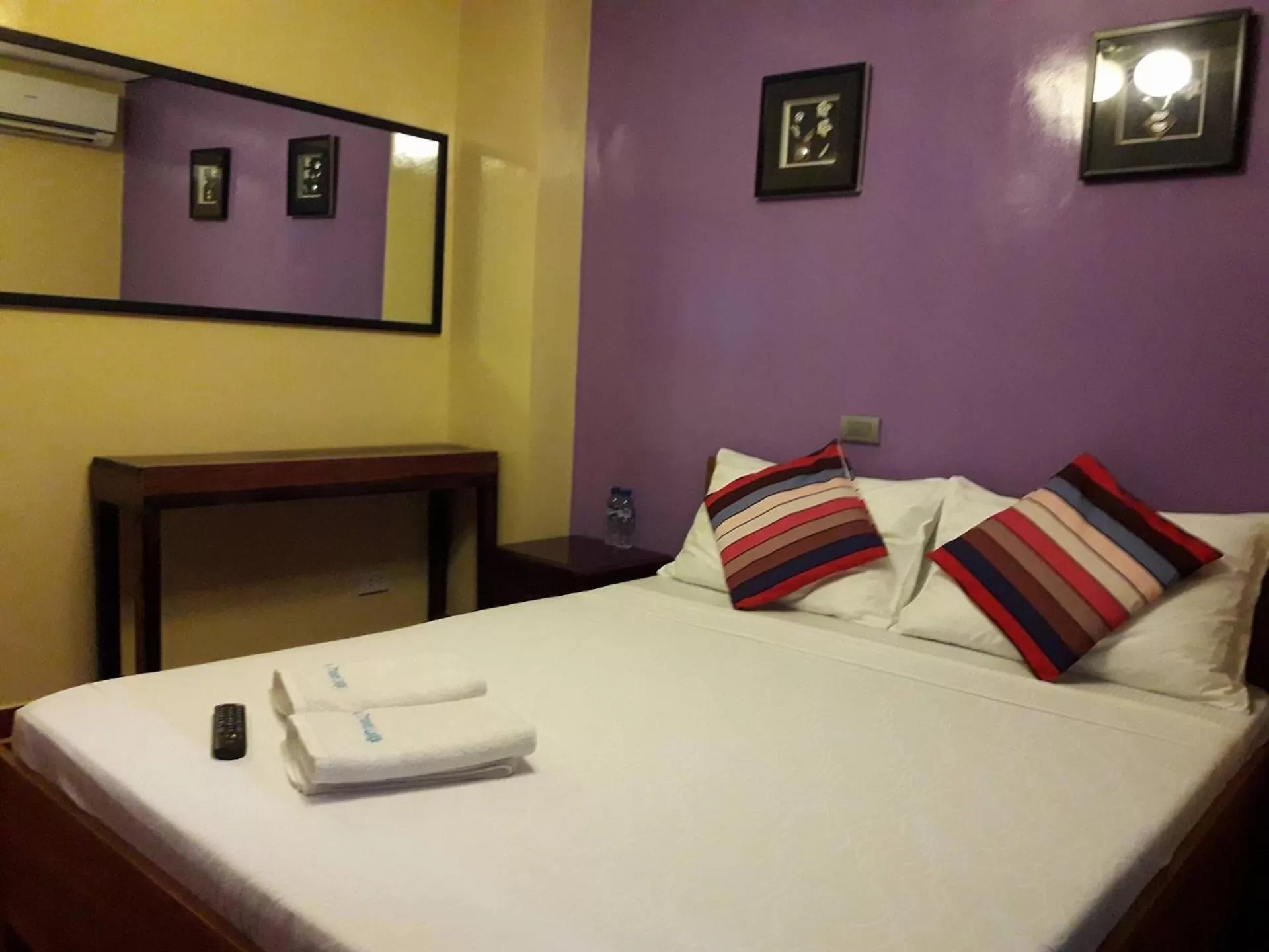 Bed in Aqua Travel Lodge