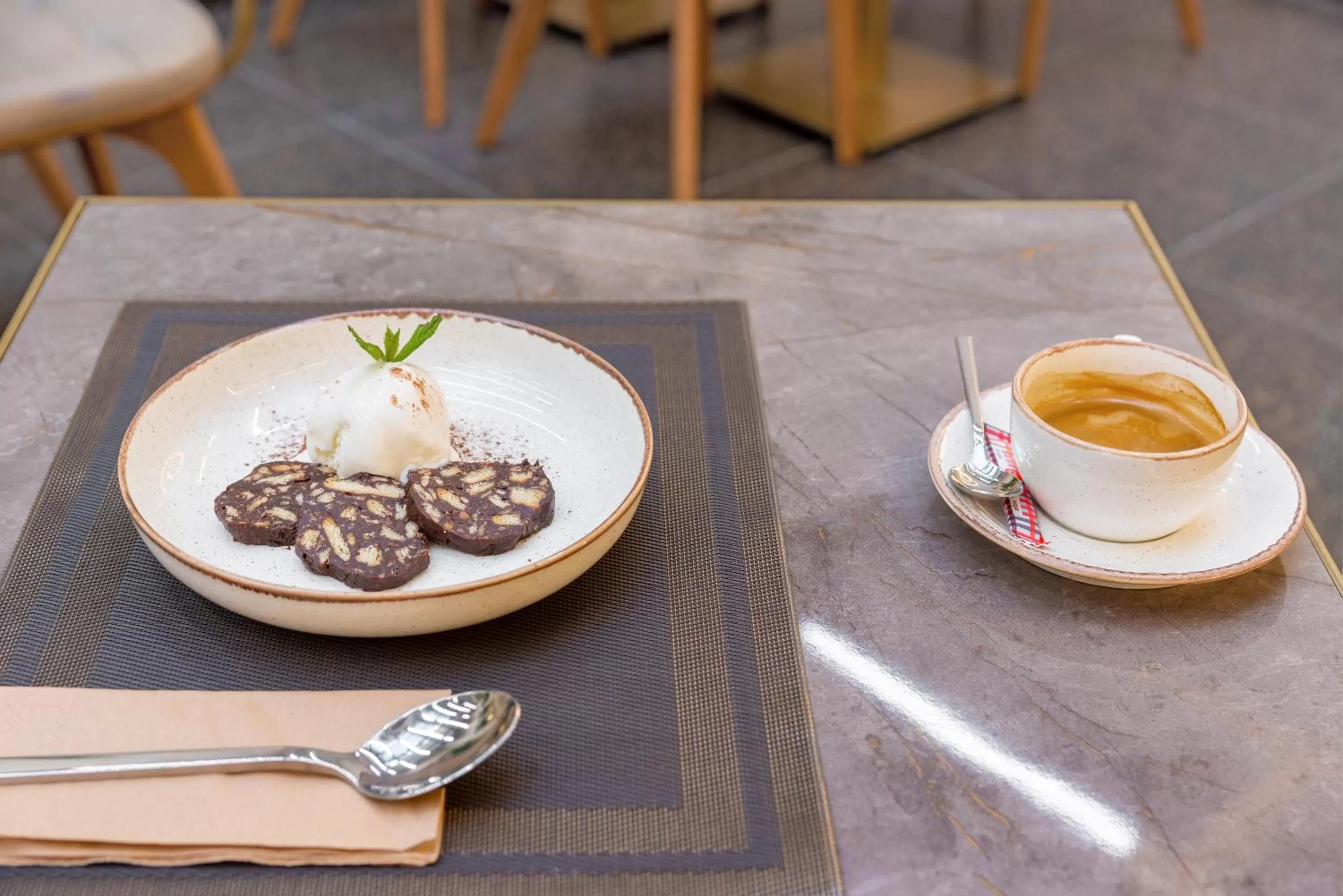 Food and drinks in Hellenic Vibes Smart Hotel