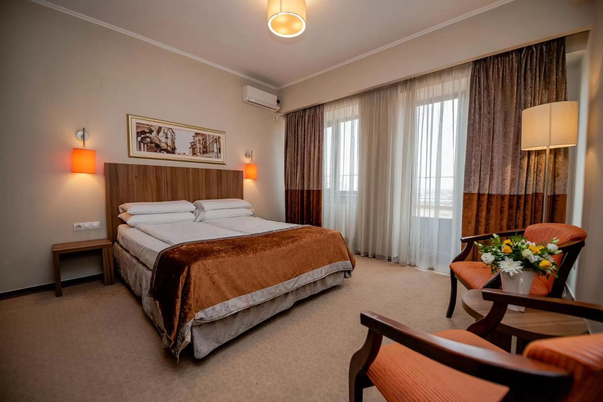 Property building, Bed in Hotel Ambasador