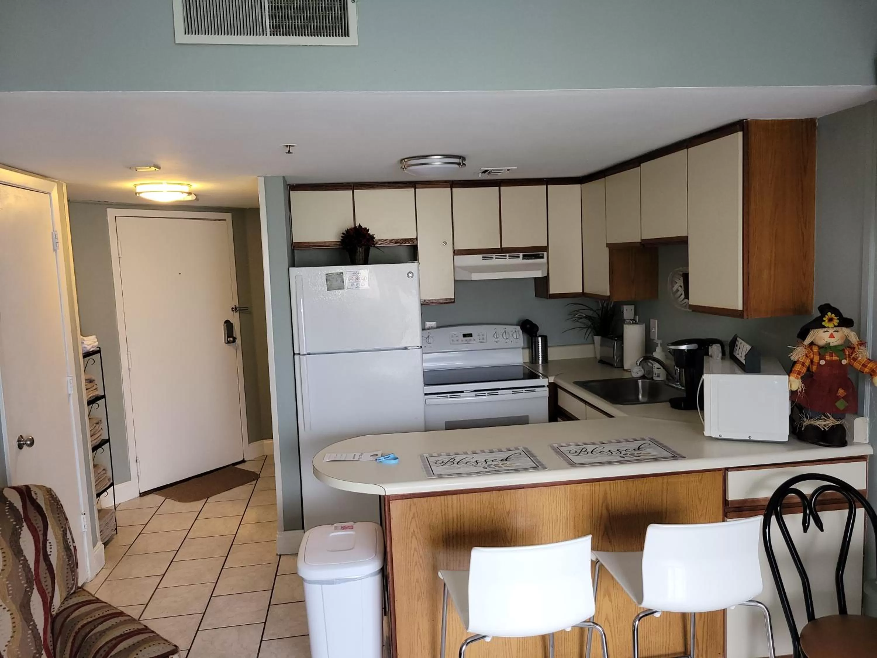 Kitchen/Kitchenette in The Palace Unit 305