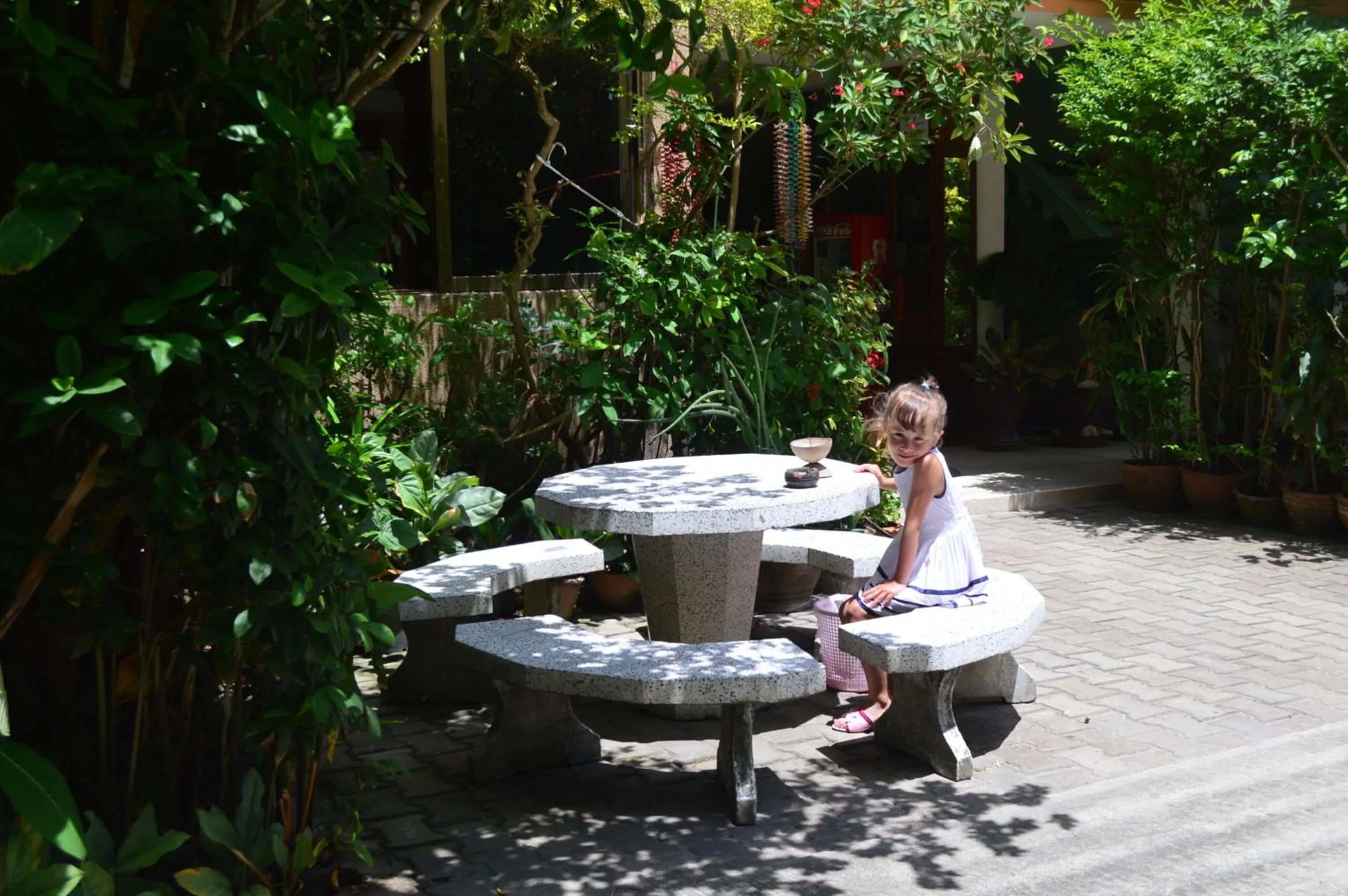 People in Bonny Hotel 4 Floors No Elevator