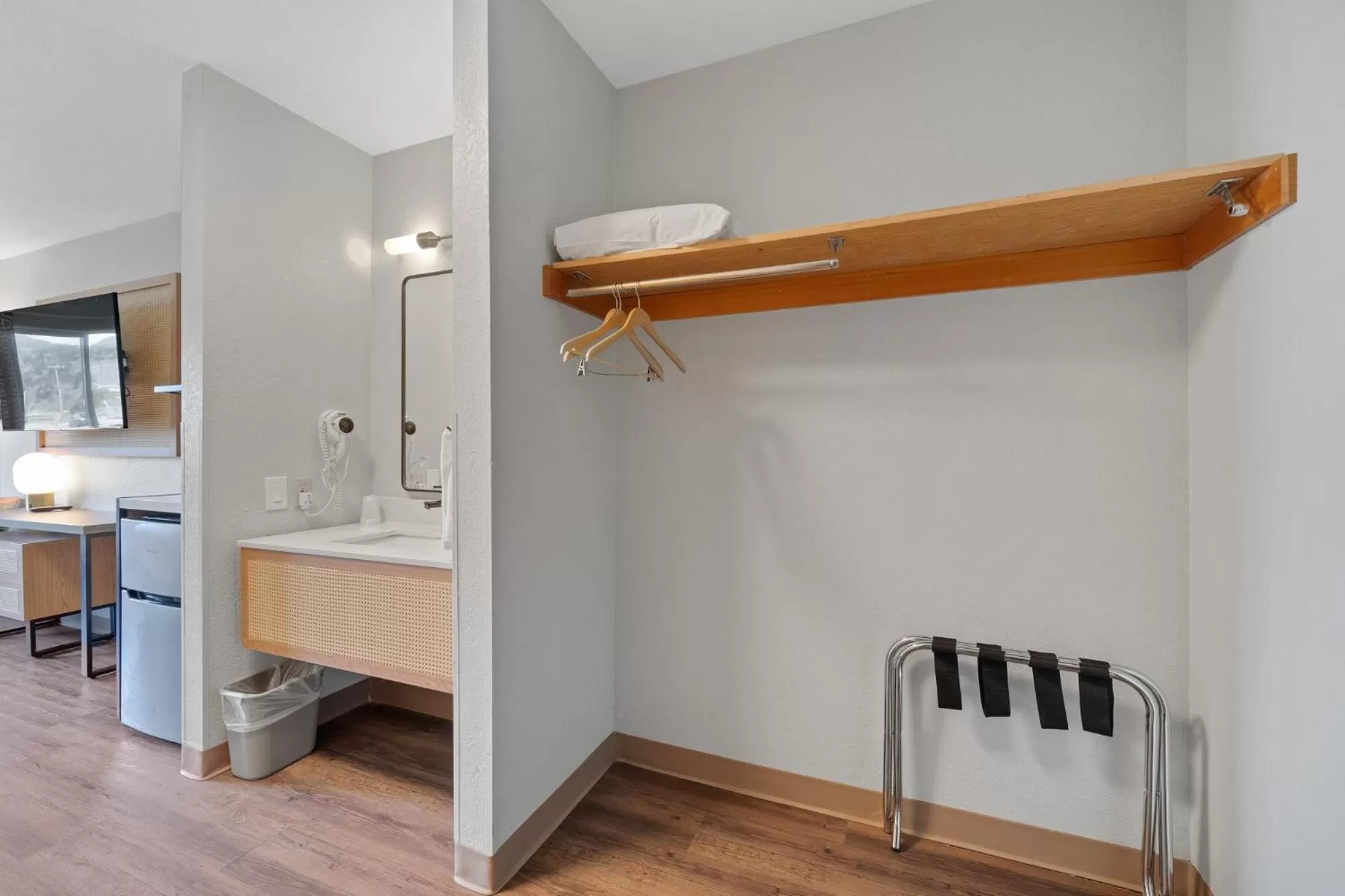 Garibaldi Inn at the Bay