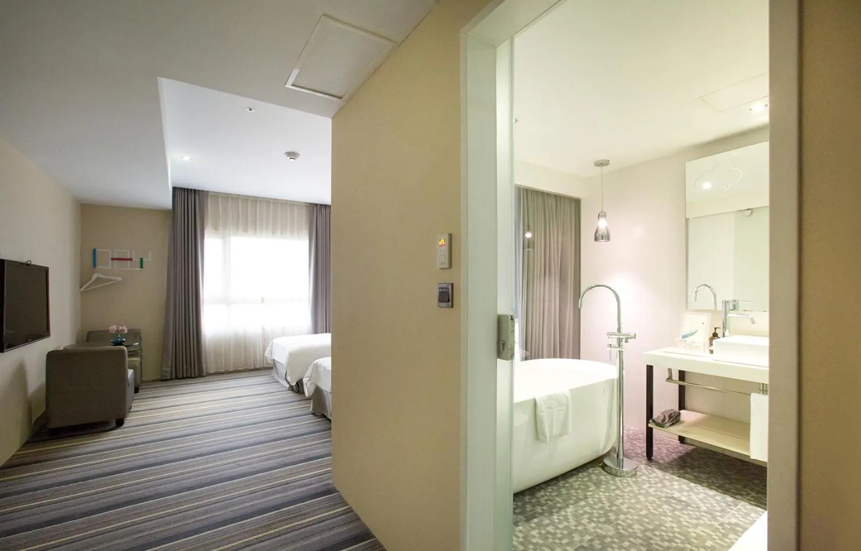 Toilet, Bed in Hotelday Tamsui