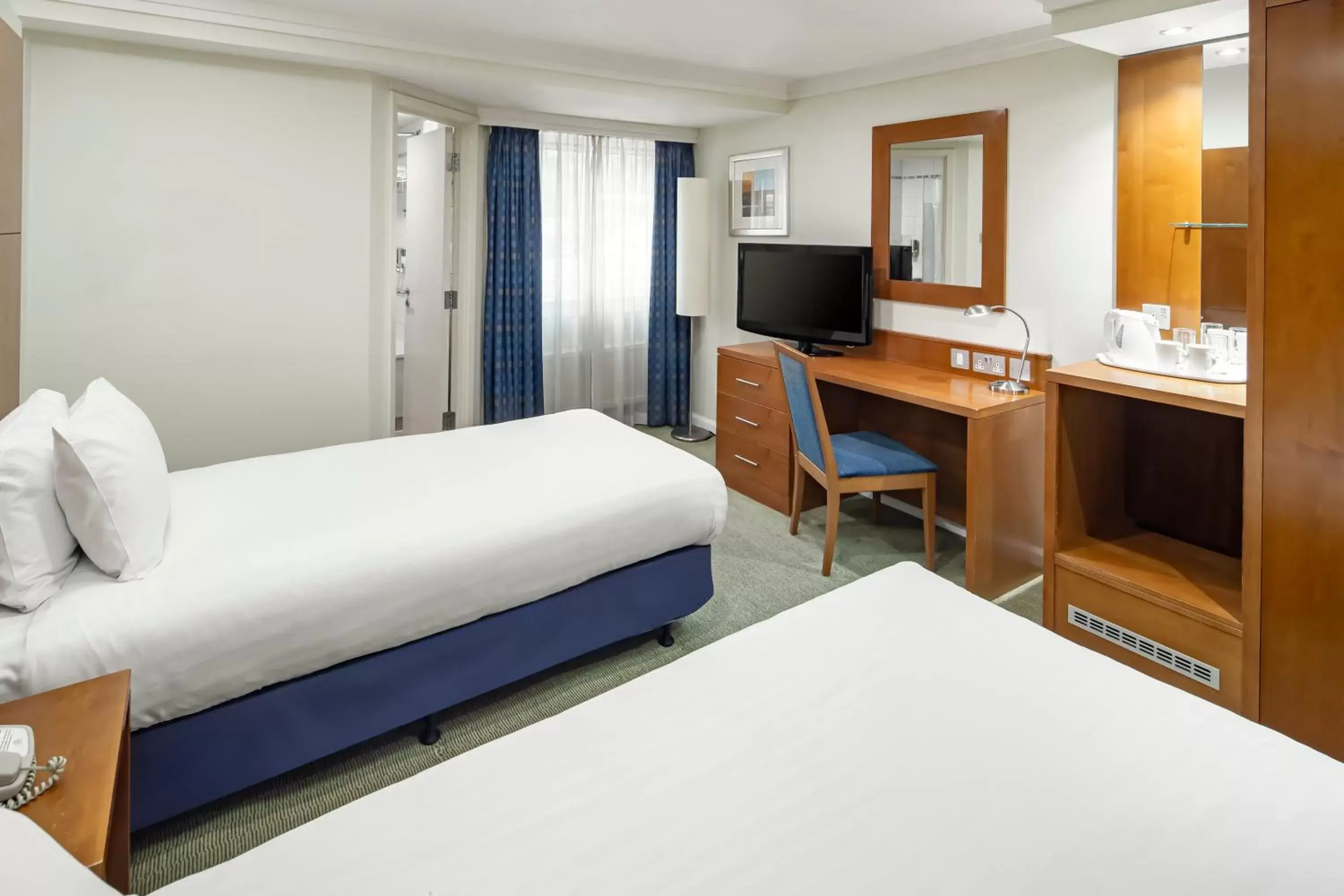 Standard Room in Holiday Inn Basingstoke by IHG Standard Room in Holiday Inn Basingstoke by IHG