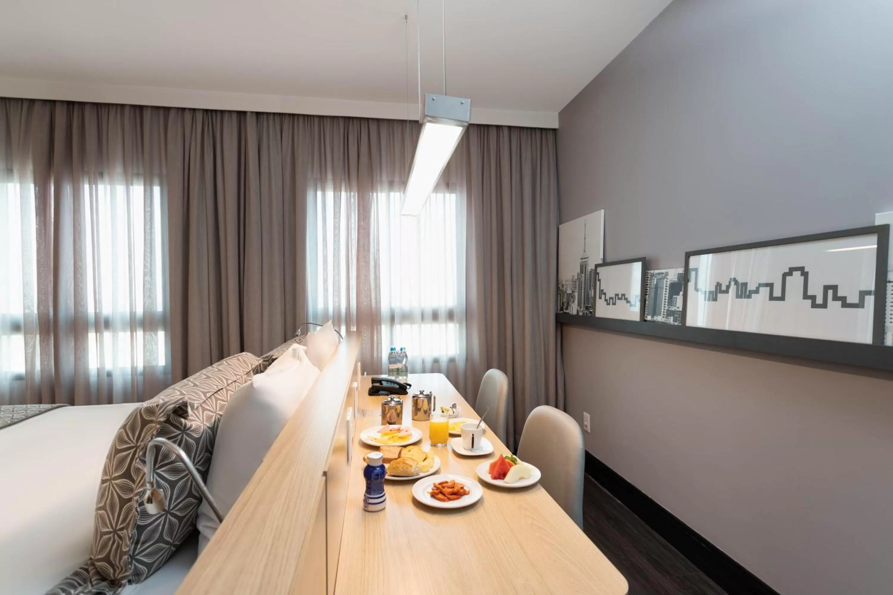 Photo of the whole room, Bed in Mercure Sao Paulo Pinheiros