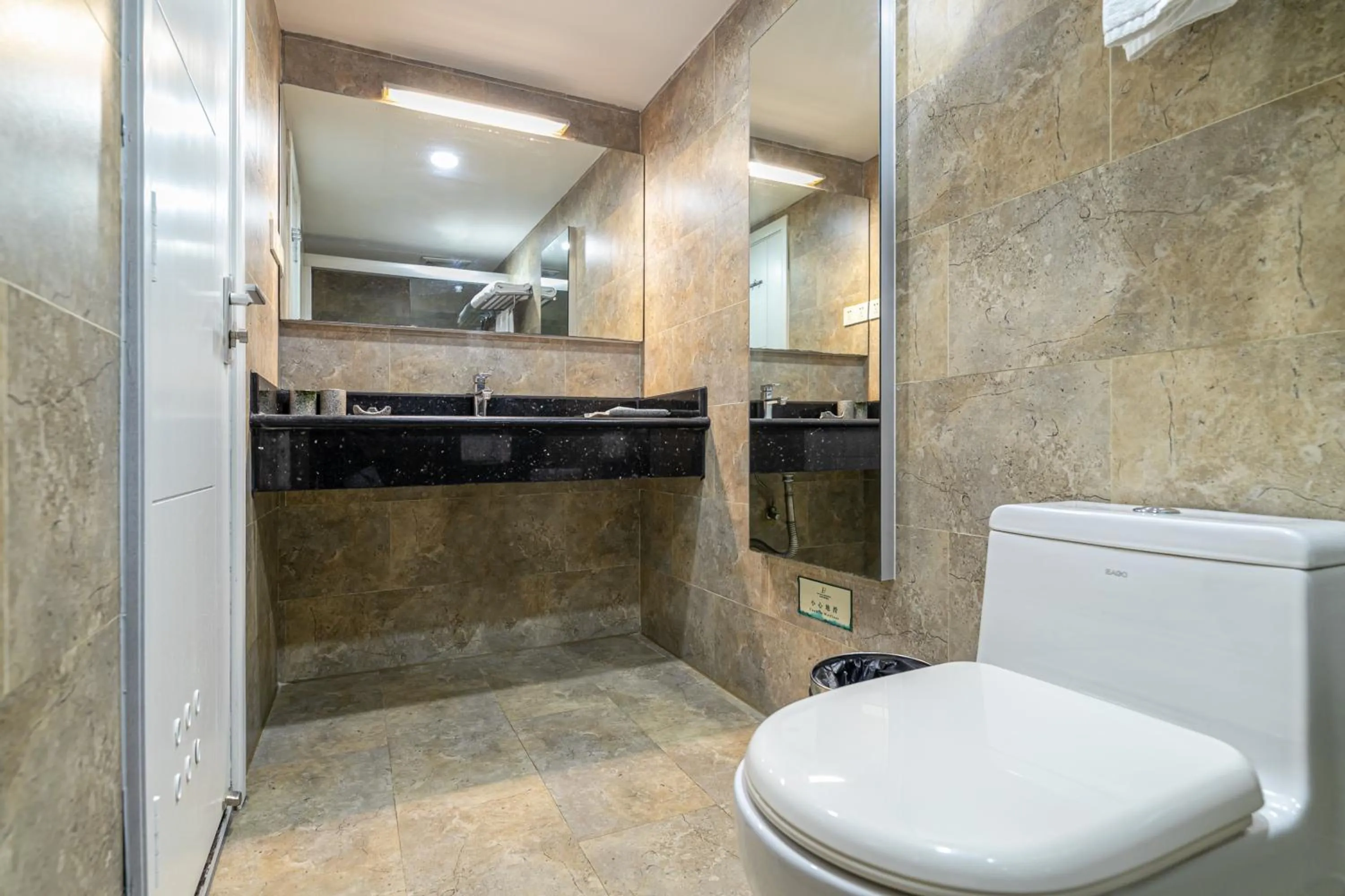 Bathroom in Guangzhou The Royal Garden Hotel