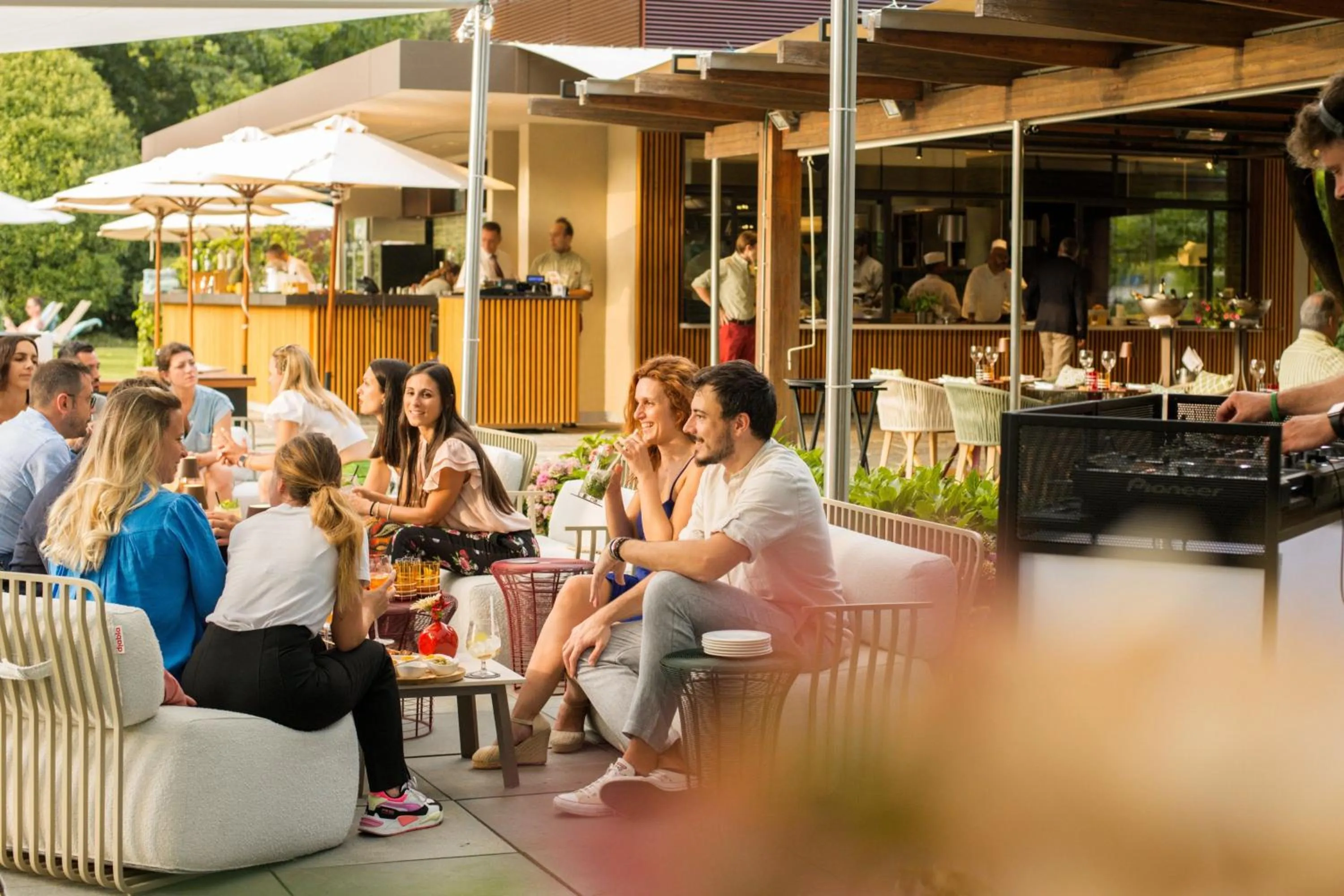 Lounge or bar in Sheraton Lake Como Hotel