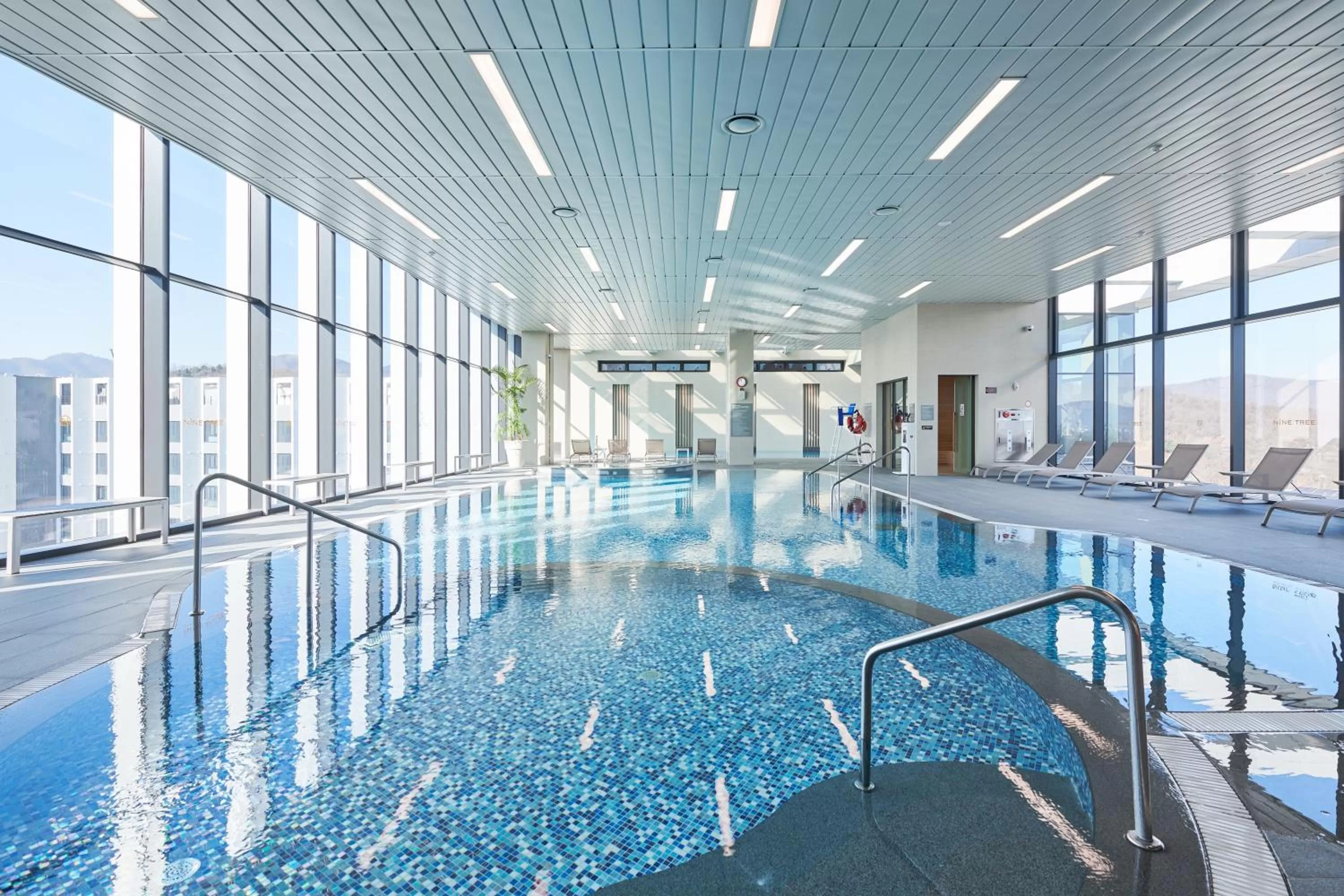 Swimming pool in Nine Tree by Parnas Seoul Pangyo