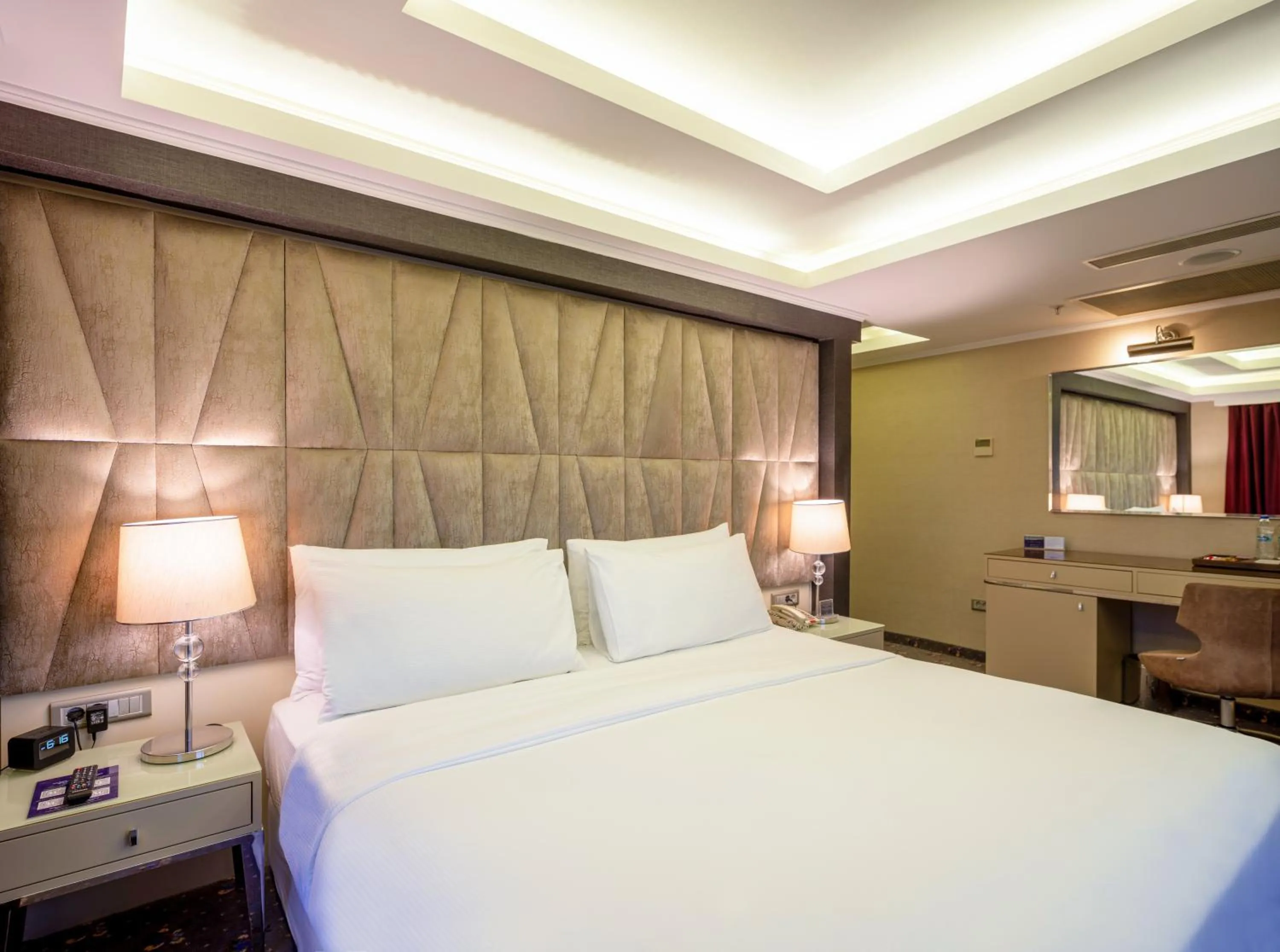 Bed in DoubleTree by Hilton Izmir - Alsancak