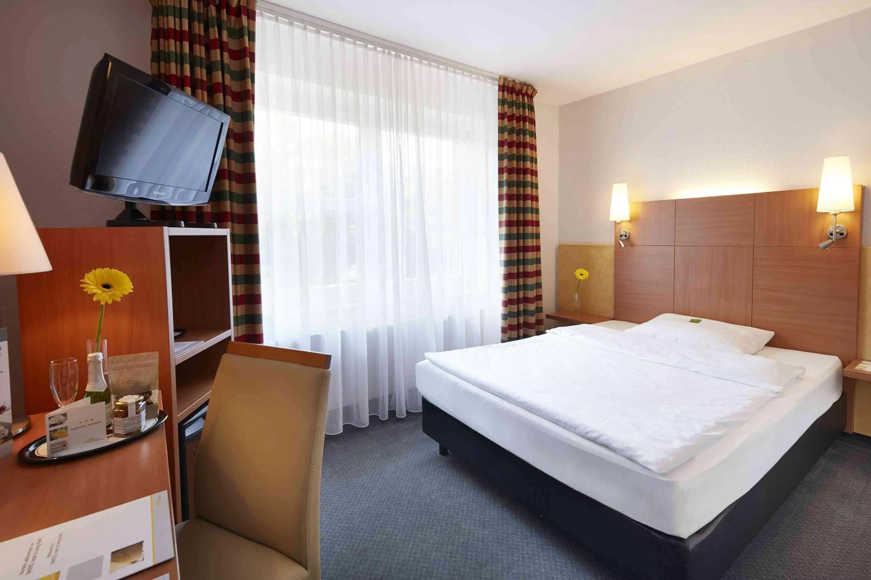 Bedroom, Bed in GHOTEL hotel & living Kiel