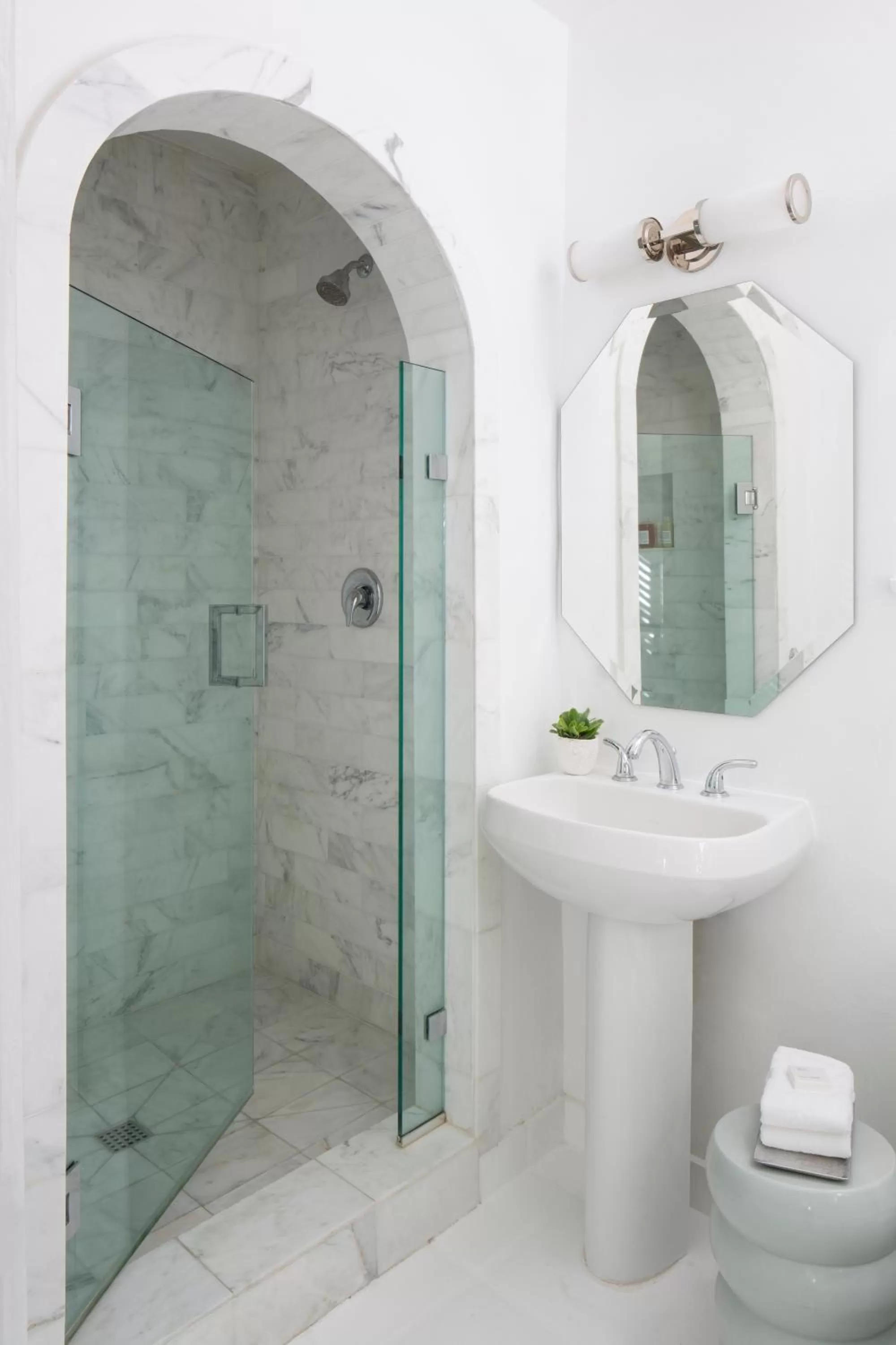 Shower in Avalon Hotel & Bungalows Palm Springs, a Member of Design Hotels