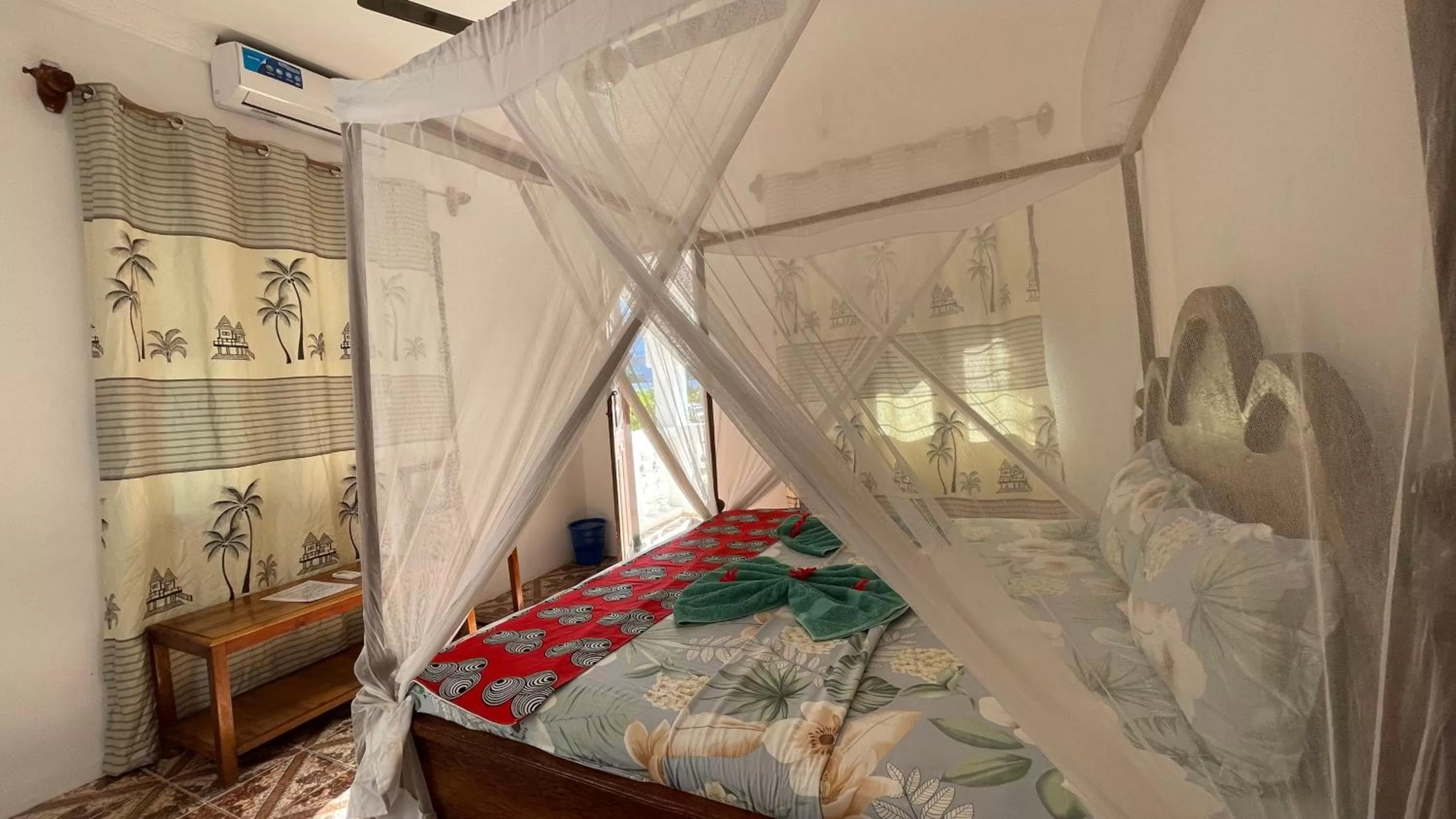 Photo of the whole room, Bed in Kihori Nungwi