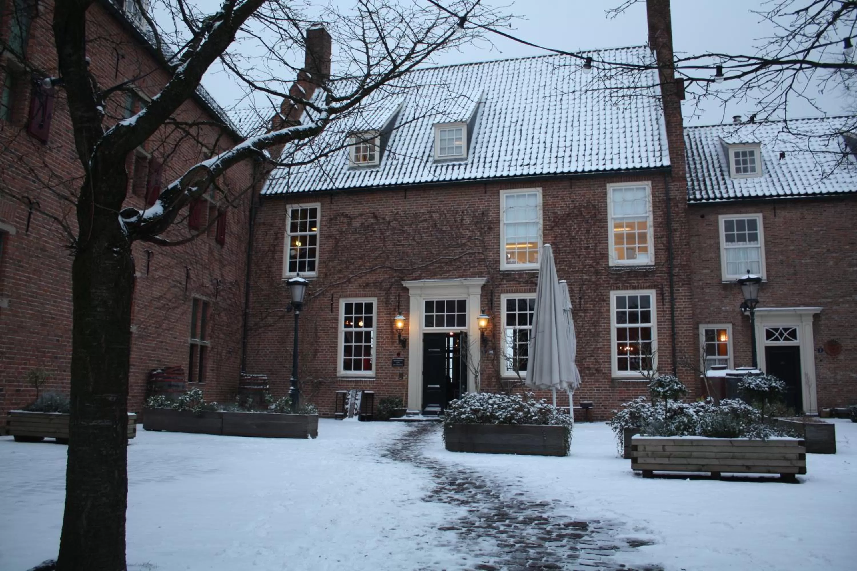 Facade/entrance in De Hemel De Kracht van Ambacht