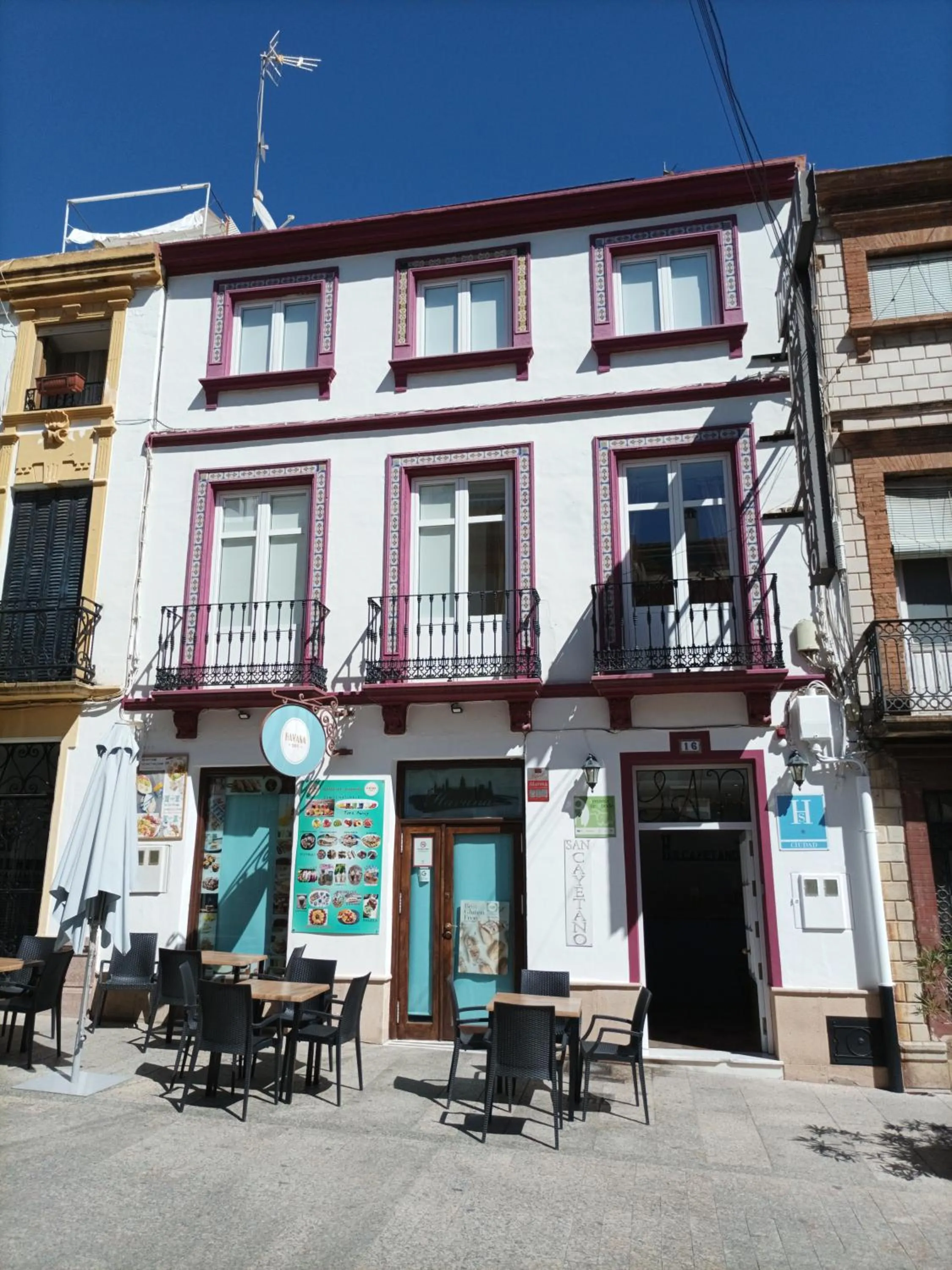 Property building in Hostal San Cayetano