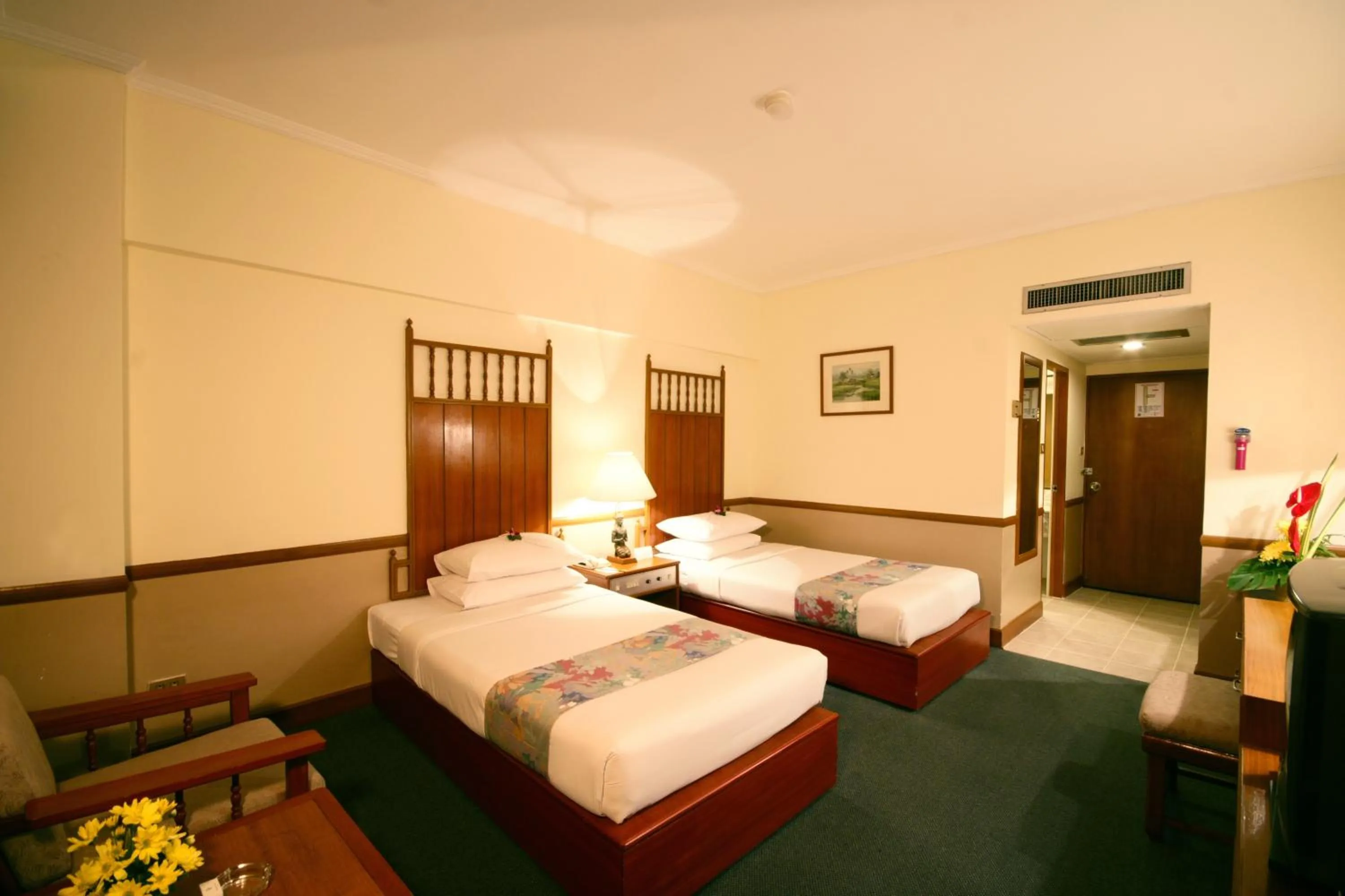 Bed in Bangkok Palace Hotel