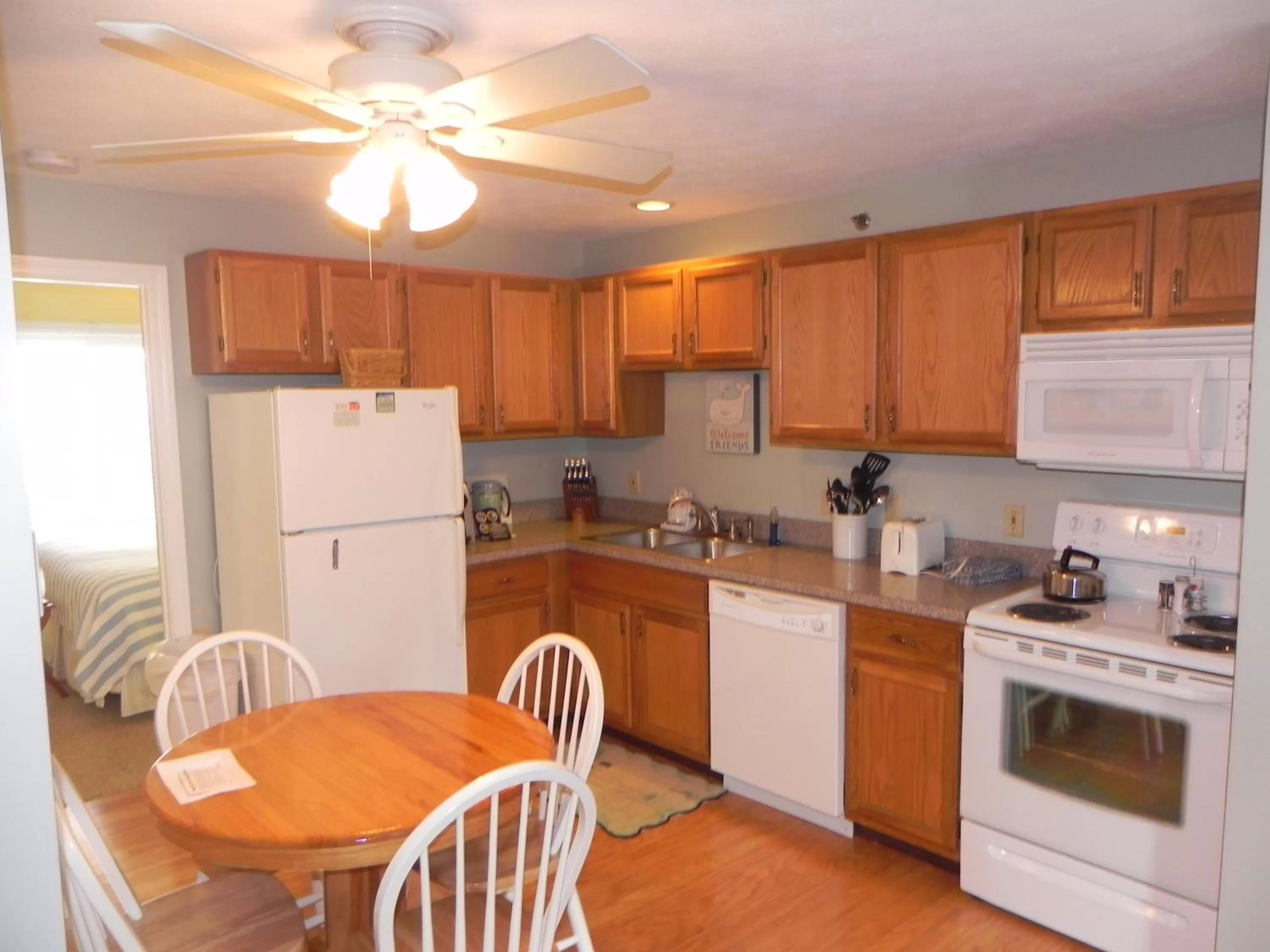 Kitchen or kitchenette in Elmwood Resort Hotel