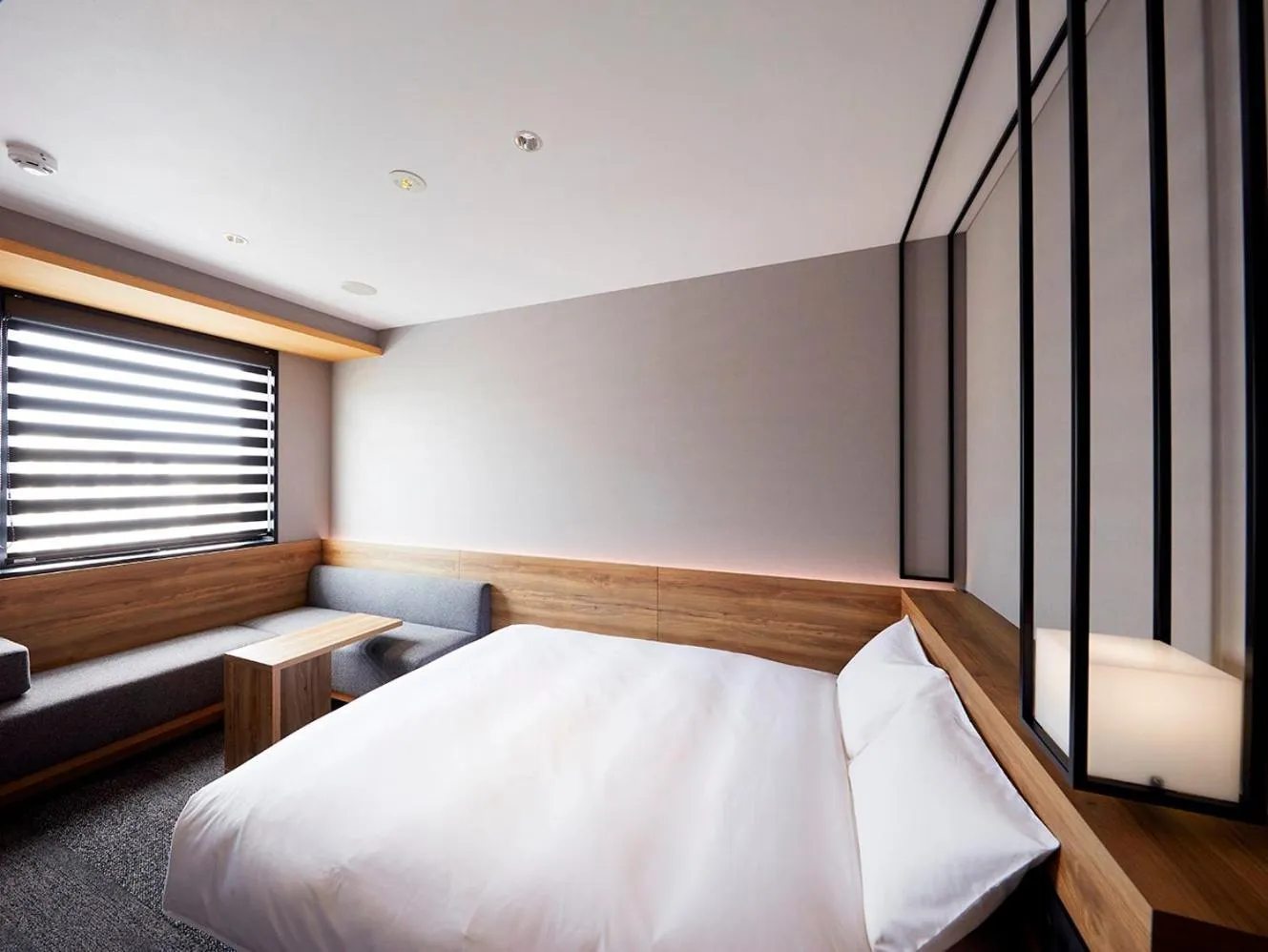 Bed in hotel androoms Shin-Osaka