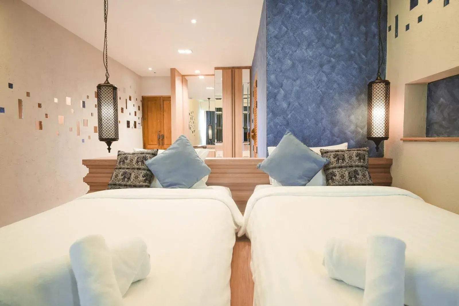 Deluxe Twin Room with Bath Tub in Tapae Gate Villa Deluxe Twin Room with Bath Tub in Tapae Gate Villa