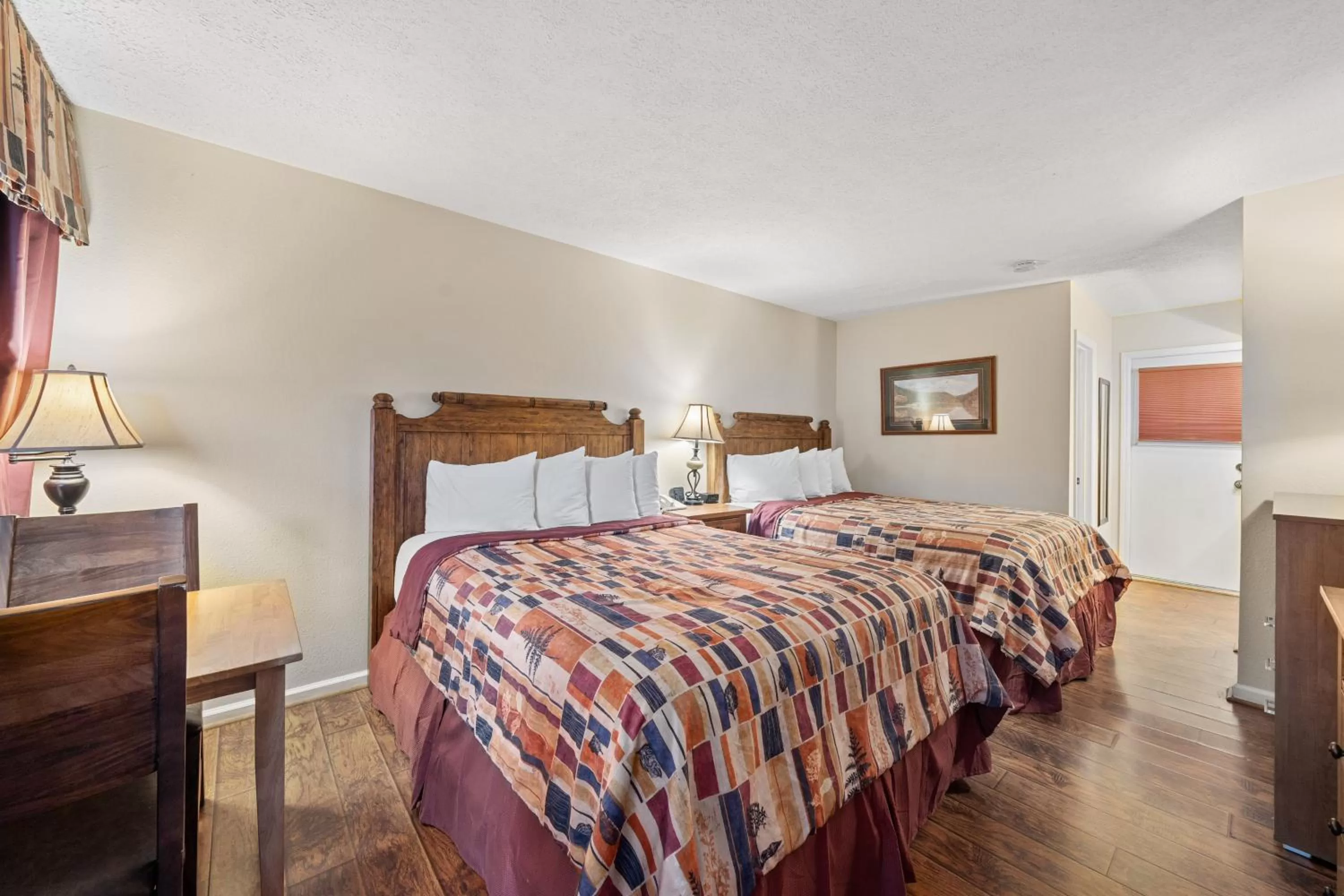 Bed in Jonathan Creek Inn and Villas