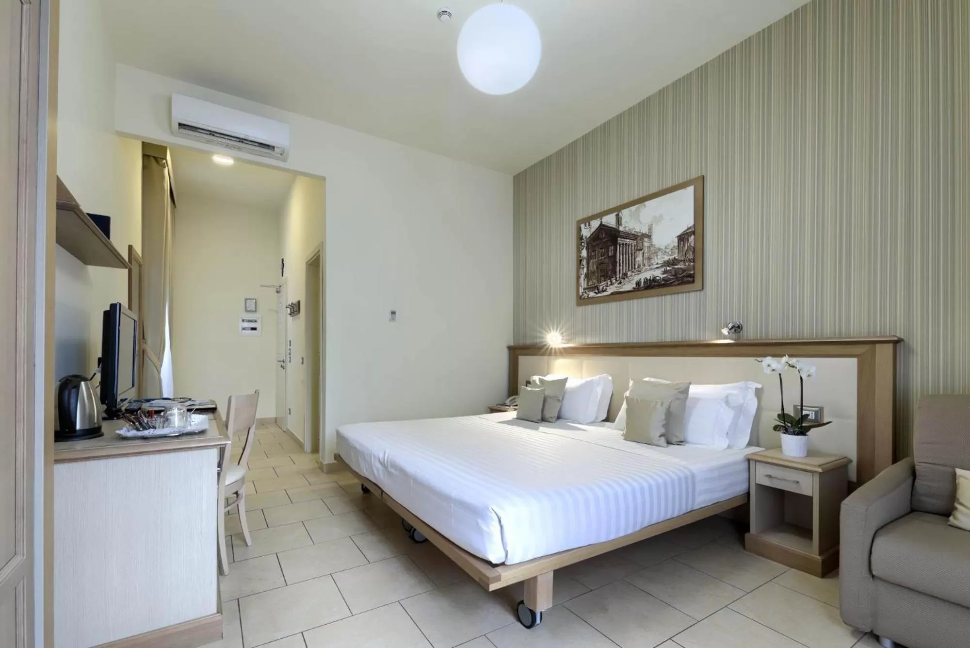 Shower, Bed in Domus Australia