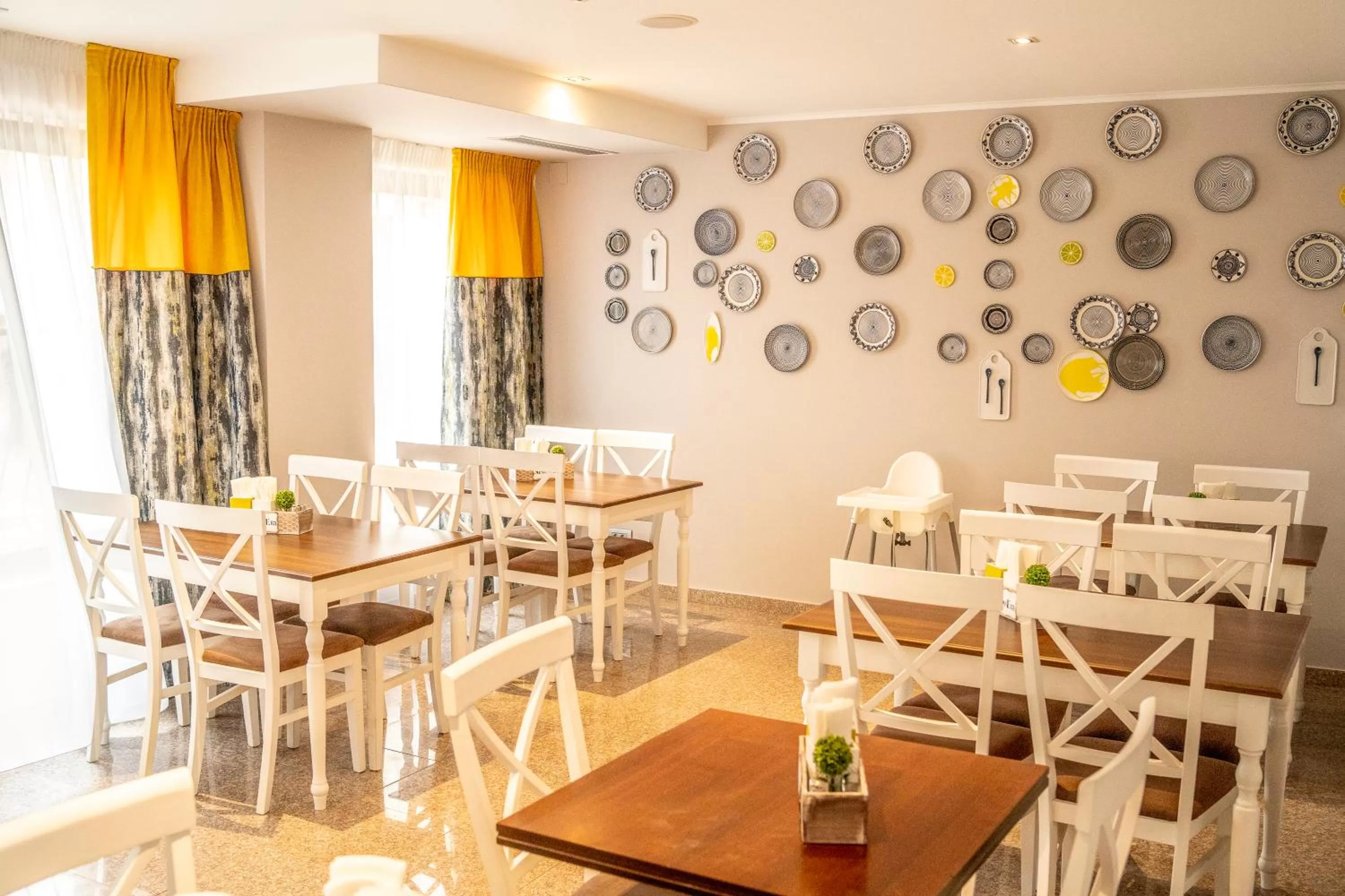 Restaurant/places to eat in New Era Hotel Old Town Party Zone Bucharest- parking with fee nearby - NOT at the hotel !