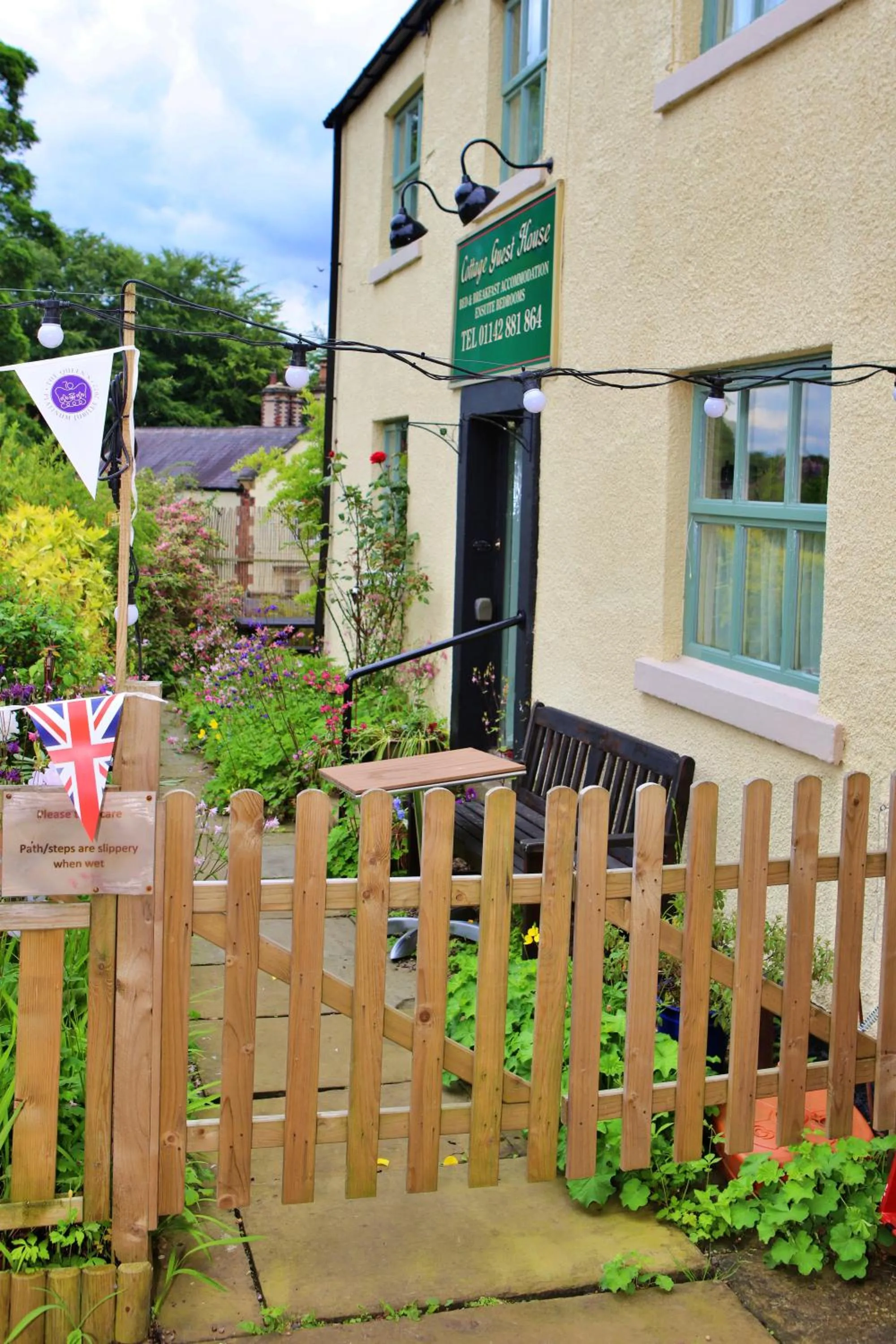 Property building in Wortley Cottage Guest House