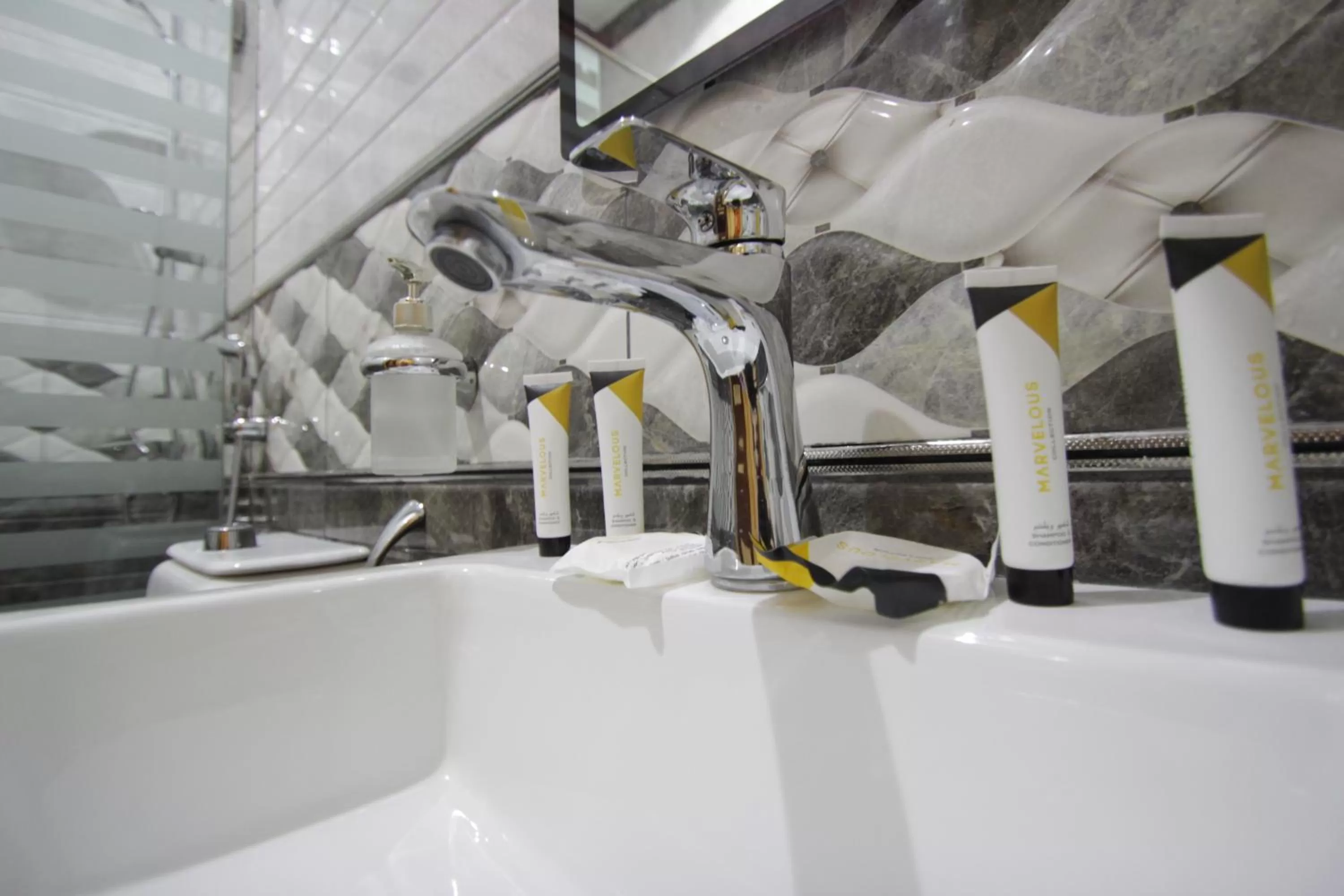 Bathroom in شاطيء الحياة للأجنحة الفندقية shaty alhayat