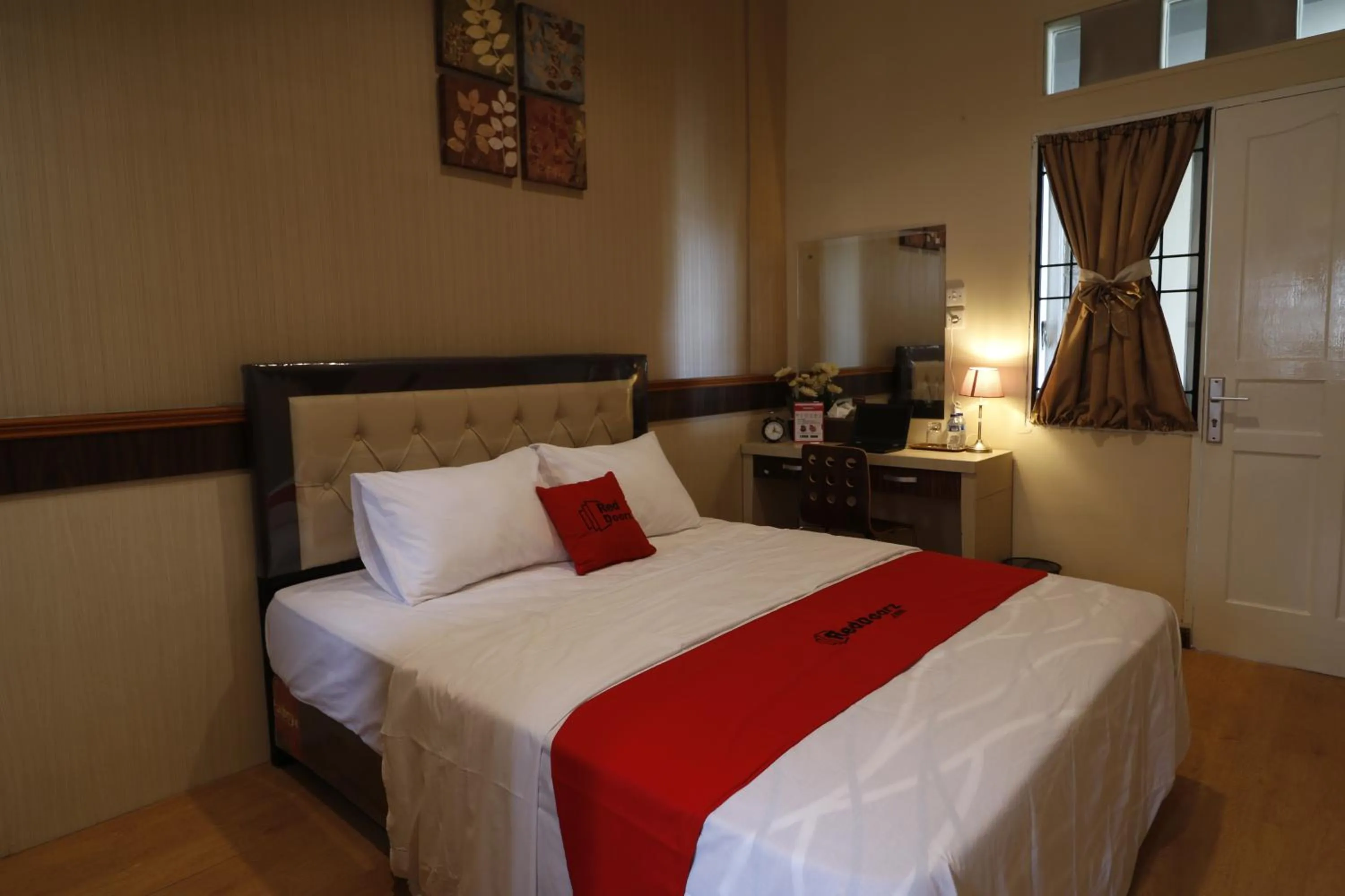 Bedroom, Bed in RedDoorz Plus near Universitas Sumatera Utara