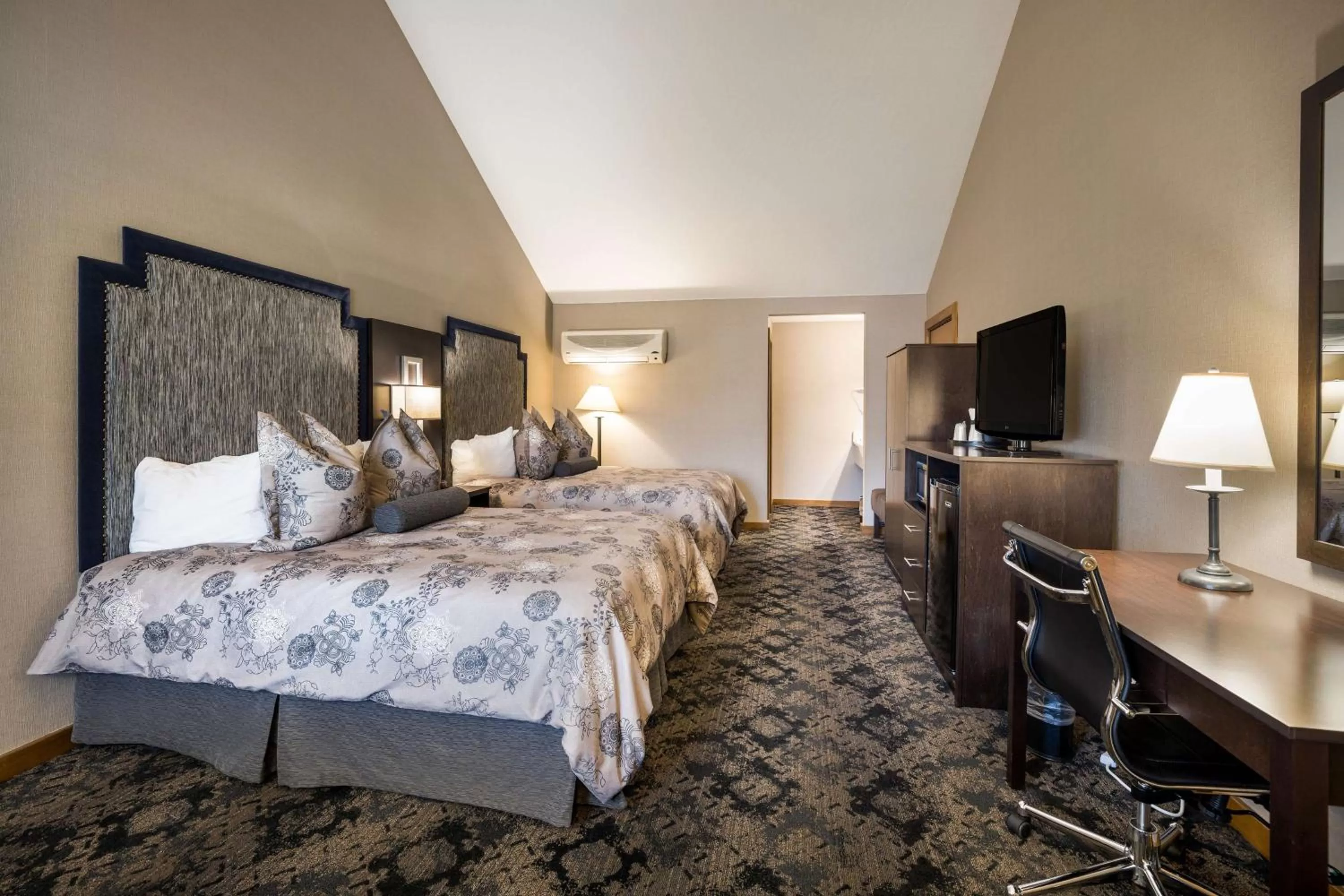 Bedroom, Bed in Best Western Windsor Inn