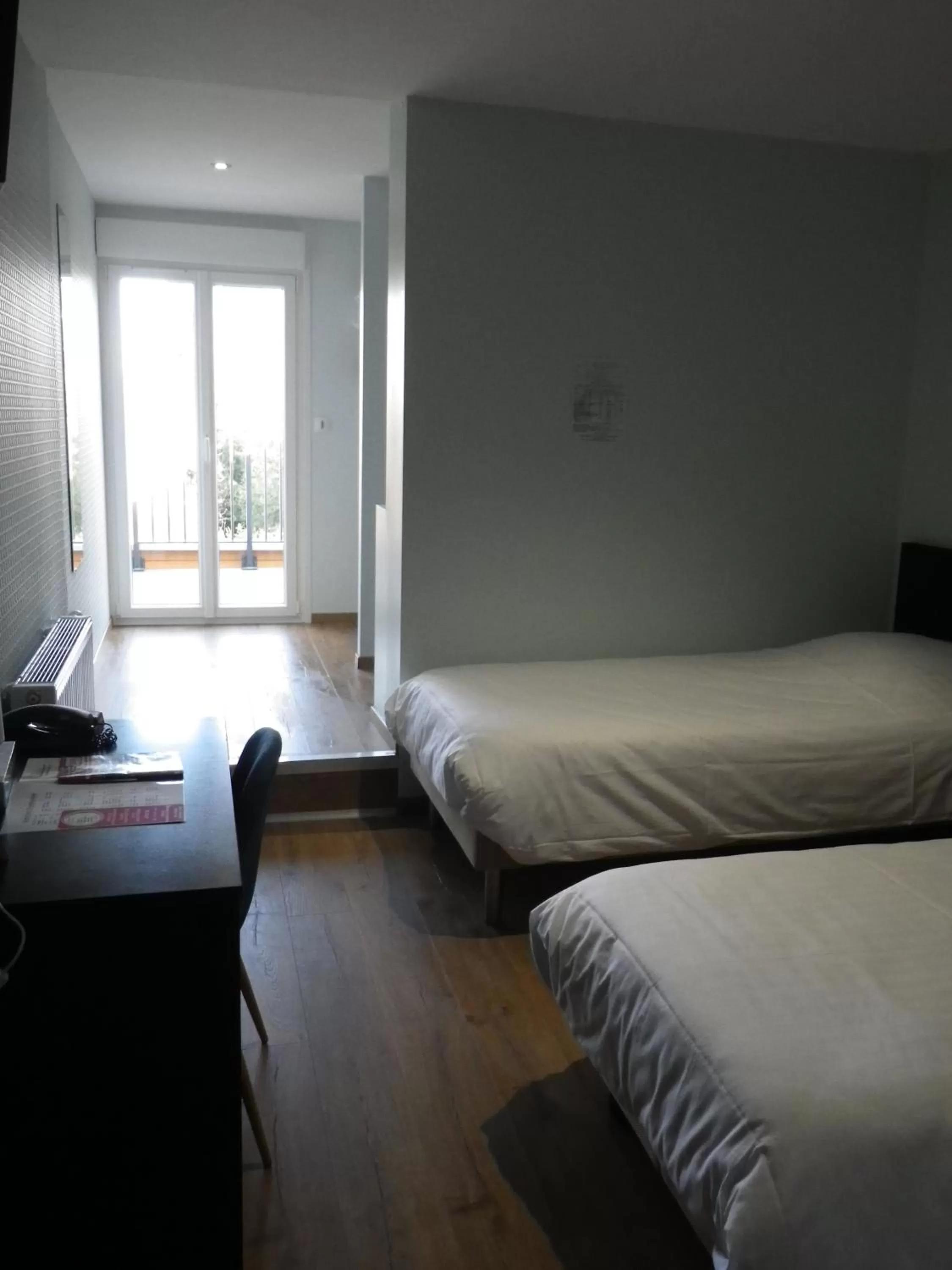 Photo of the whole room, Bed in Hôtel François 1er