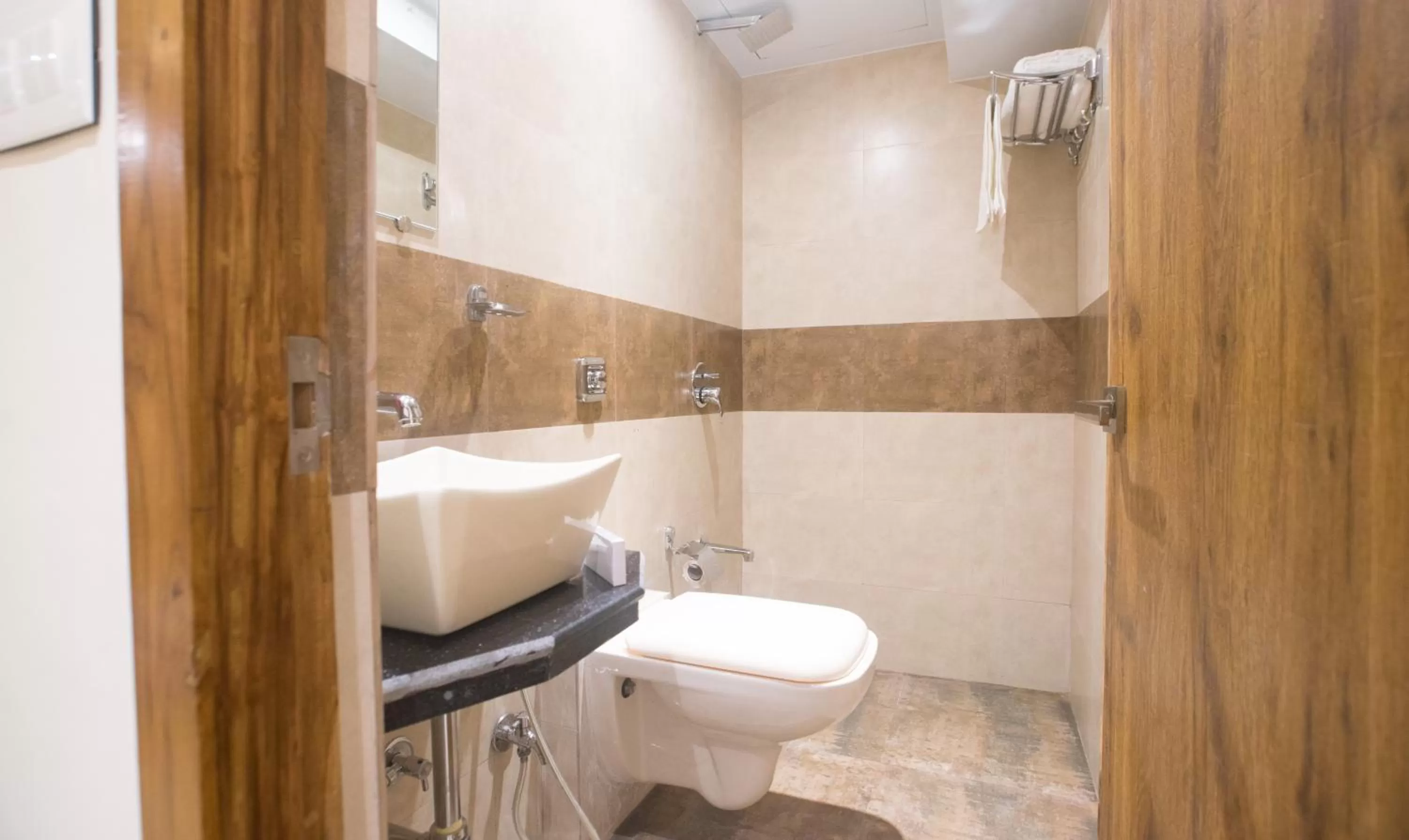 Toilet in Treebo Amber International