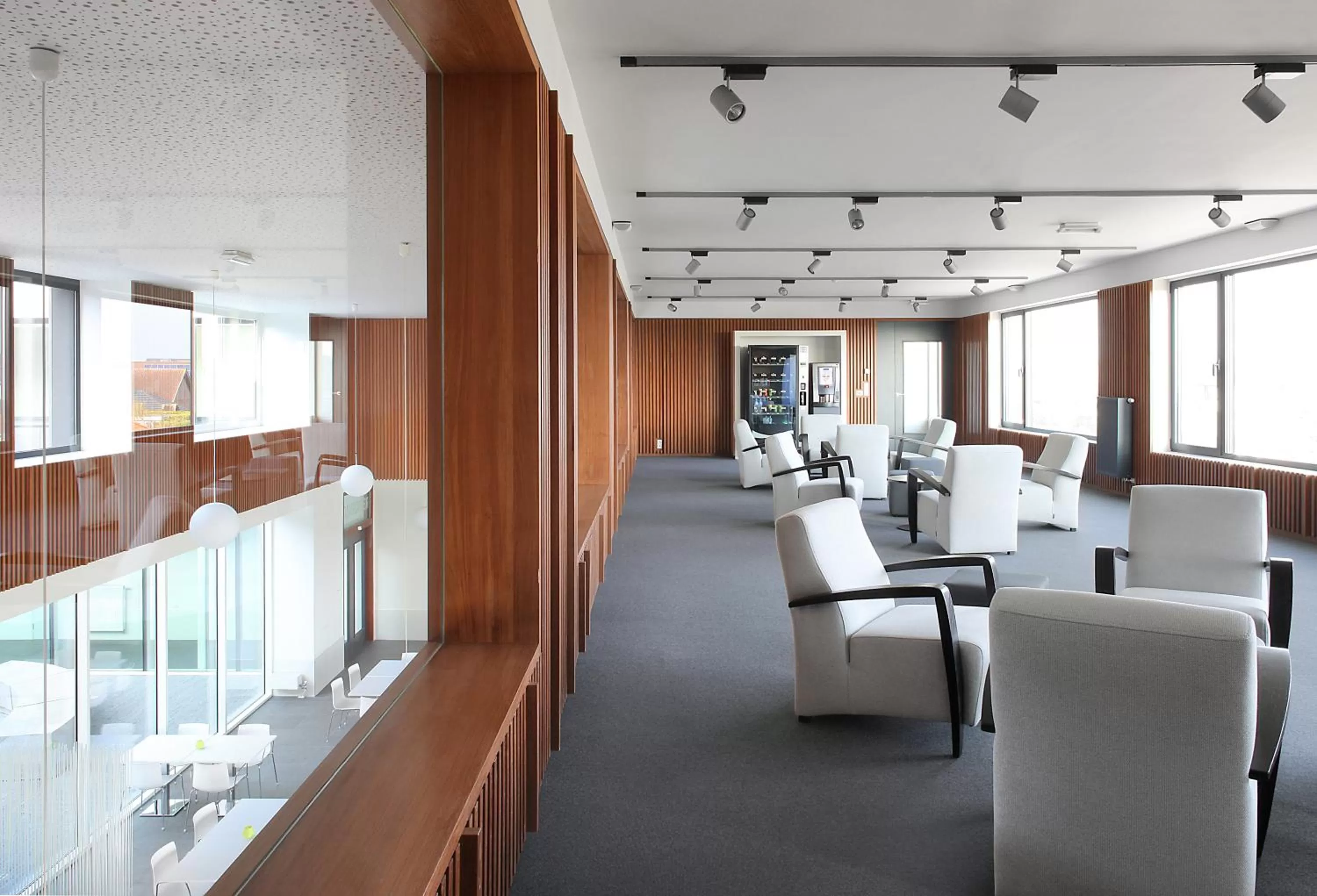 Communal lounge/ TV room in Hotel Middelpunt - Gratis Parking - Ontbijt inbegrepen! Nieuwjaarsbrunch 01 januari, op 31 december restaurant gesloten