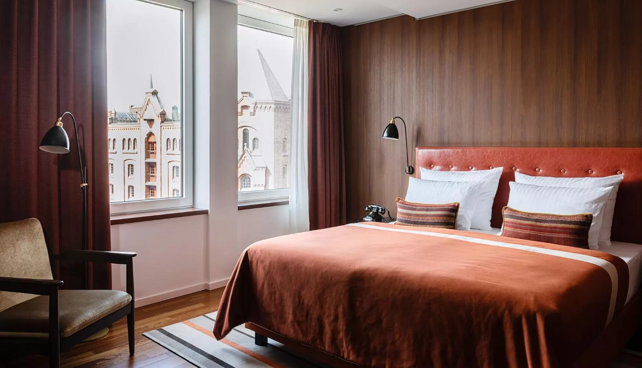 Seating area, Bed in AMERON Hamburg Hotel Speicherstadt
