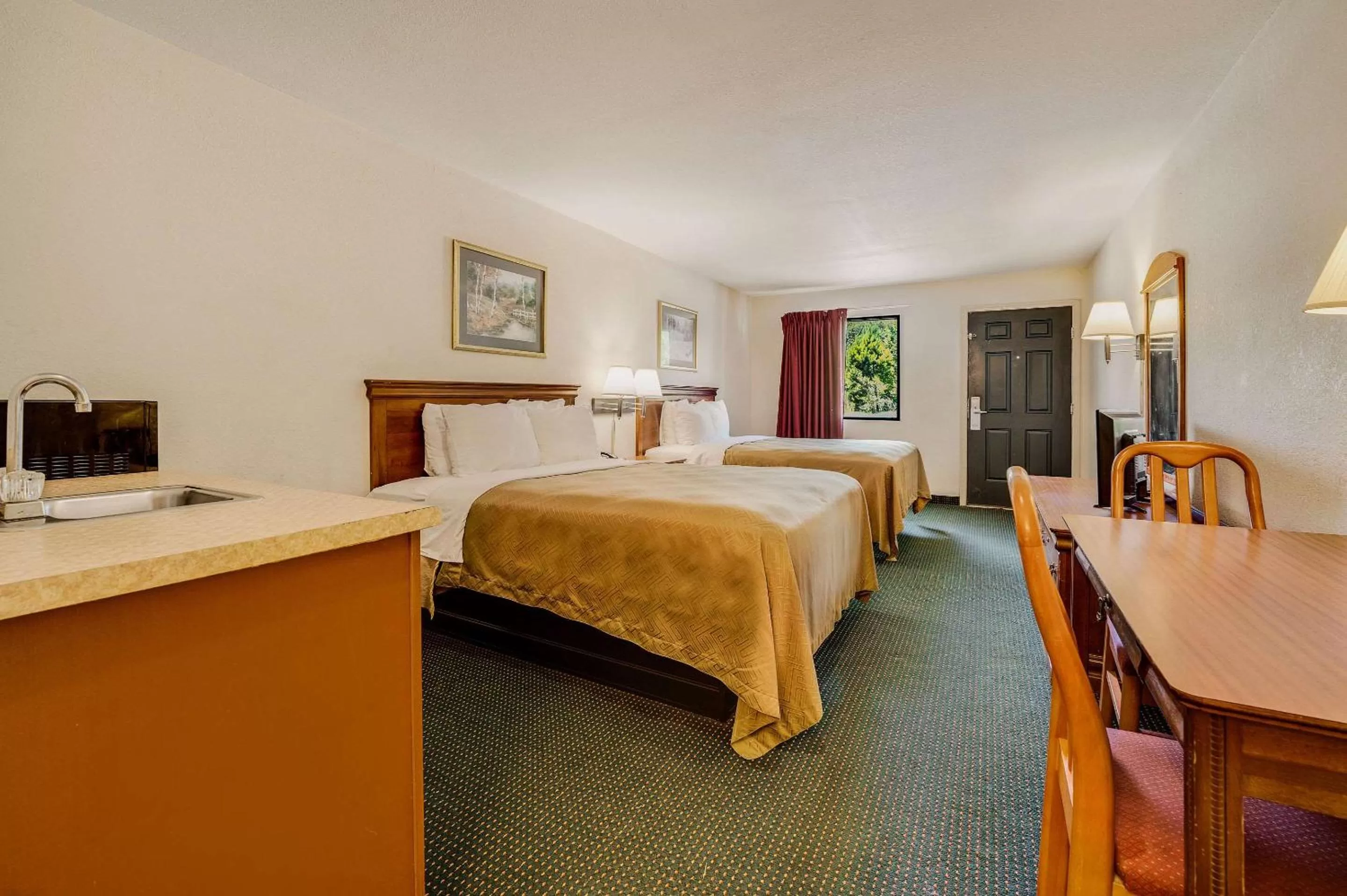 Bedroom, Bed in Rodeway Inn Sandersville