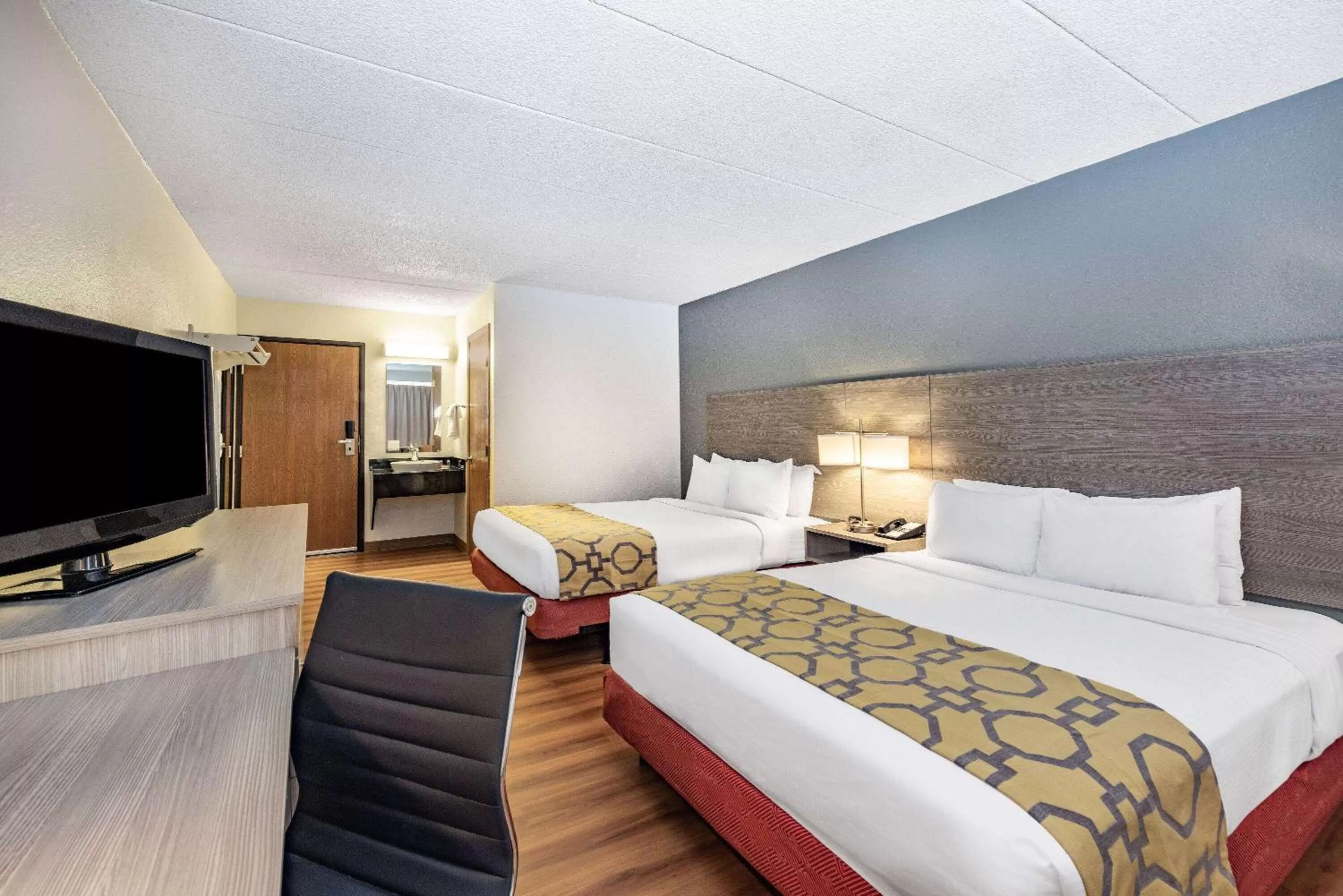 Photo of the whole room, Bed in Baymont by Wyndham Gillette