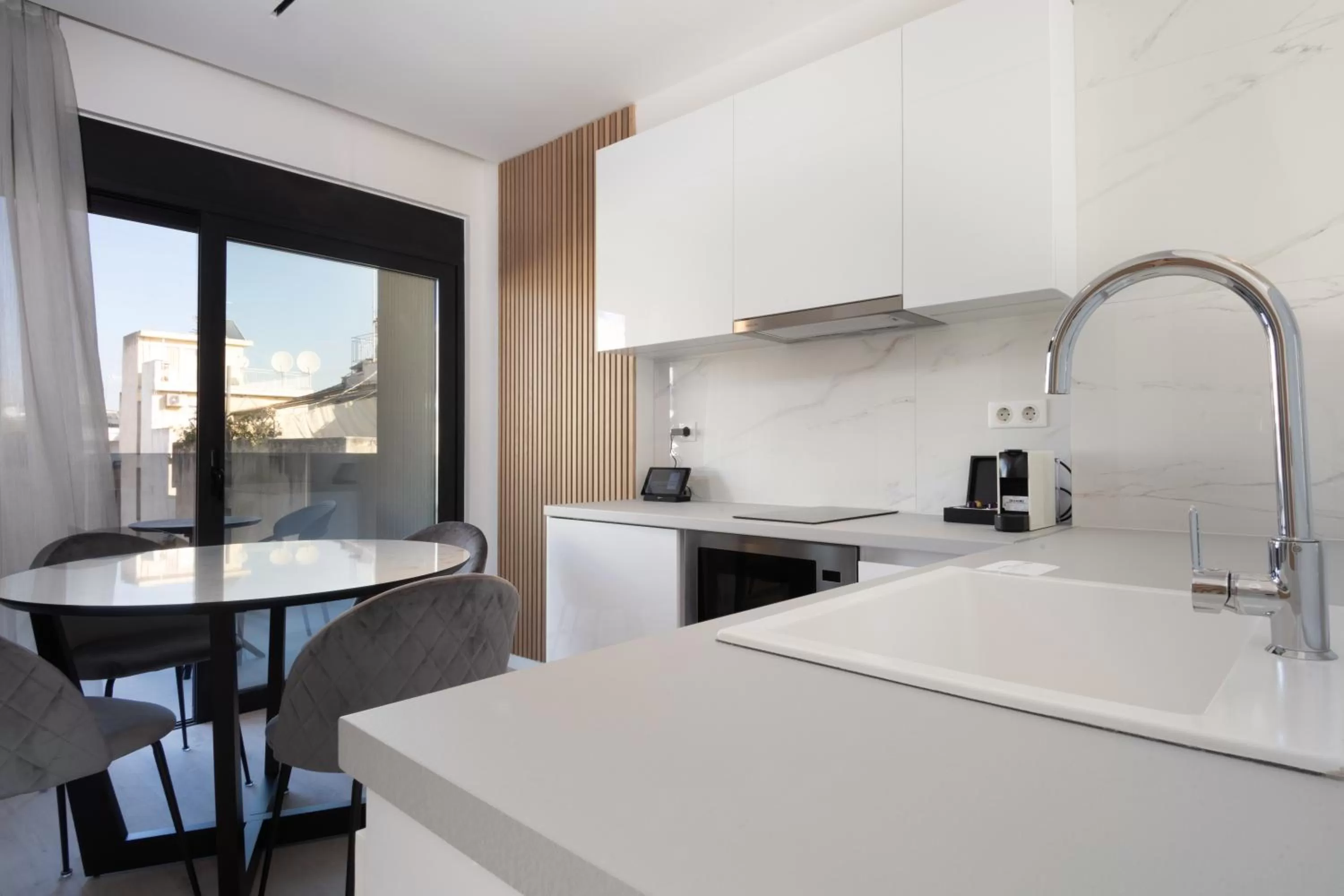 Coffee/tea facilities in Incanto Boutique Suites - Neos Kosmos