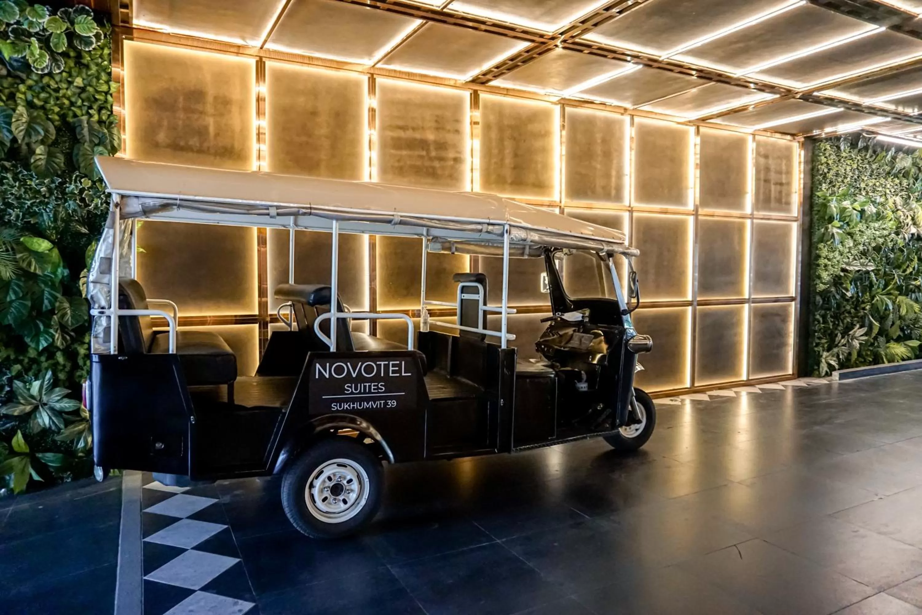 Staff in Novotel Suites Sukhumvit 39