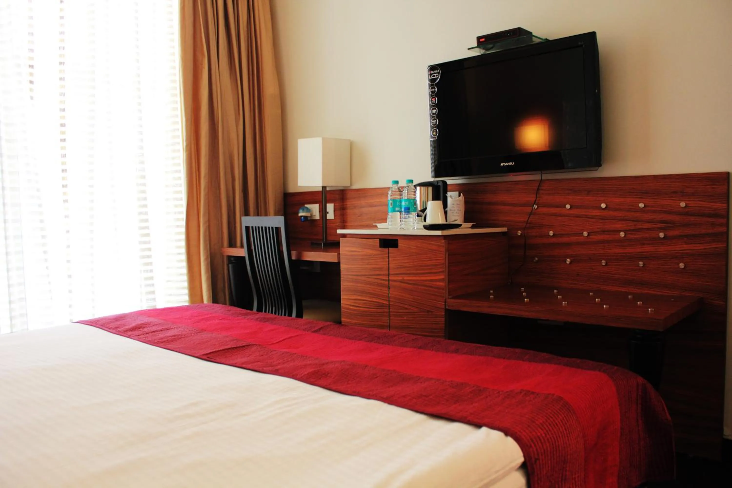 Communal lounge/ TV room, Bed in Hotel Ivory 32