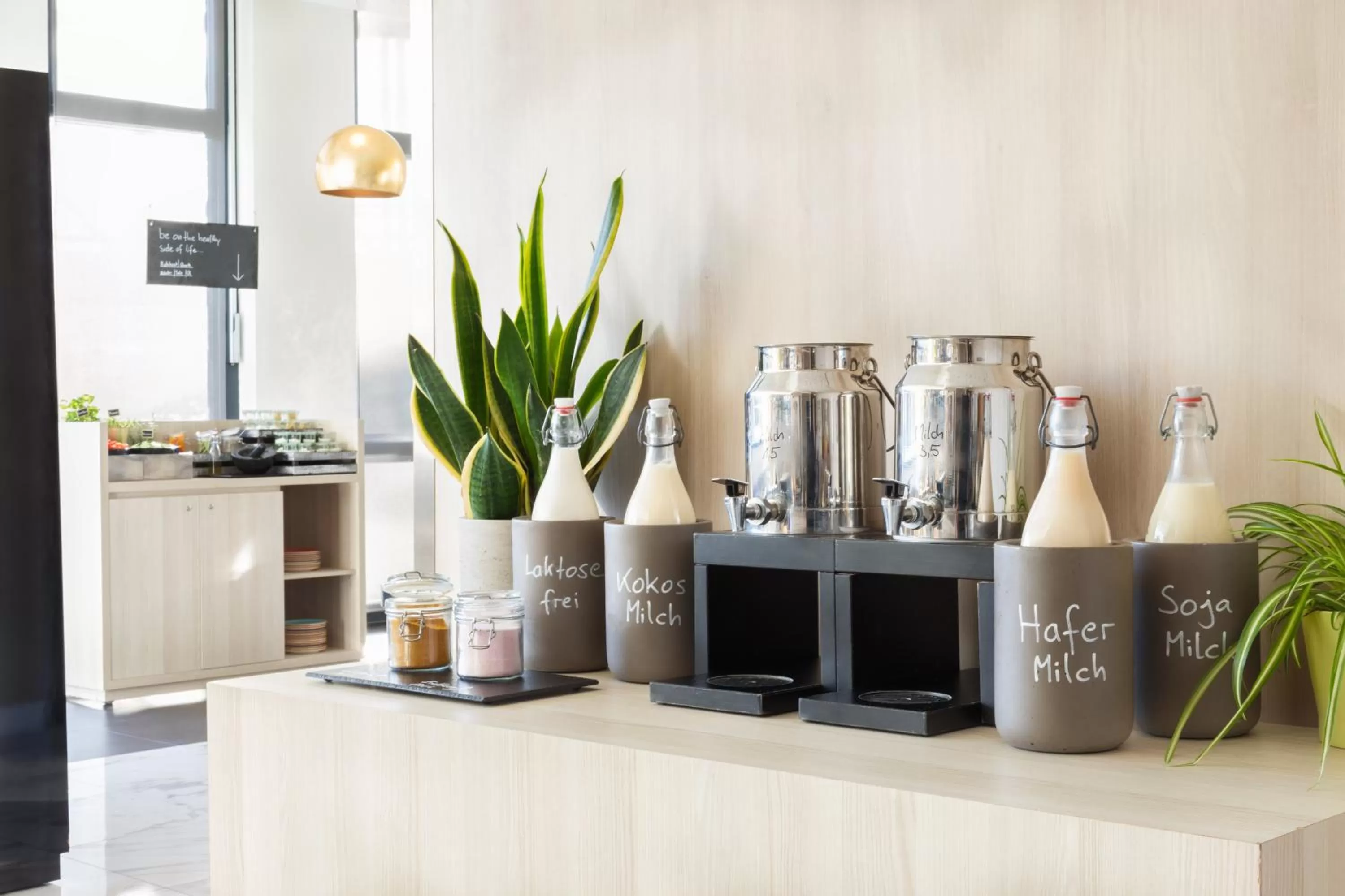 Lounge or bar in INNSiDE by Meliá Hamburg Hafen