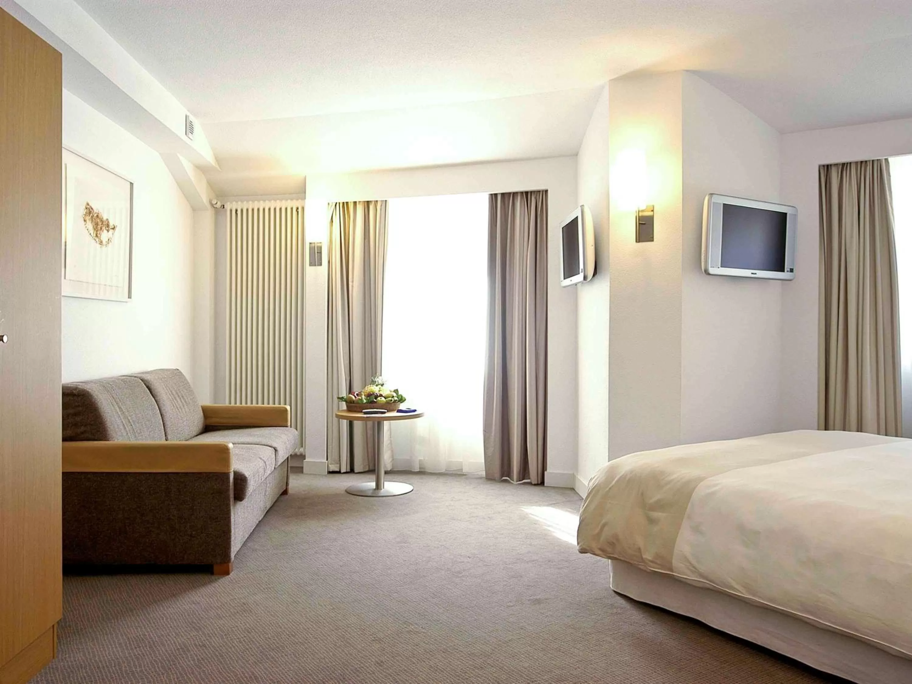 Photo of the whole room, Bed in Novotel Andorra