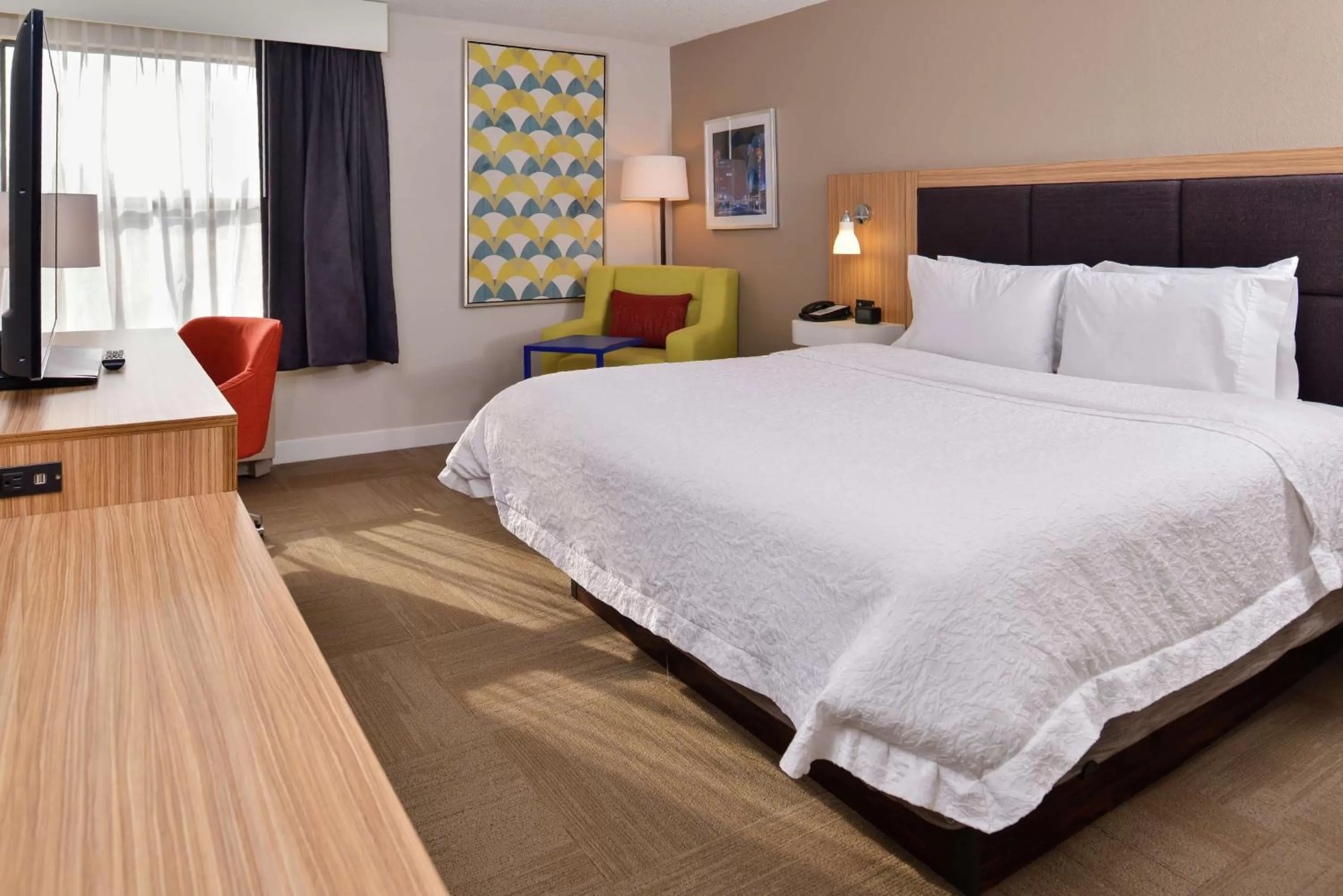 Bedroom, Bed in Hampton Inn Greensboro East / McLeansville