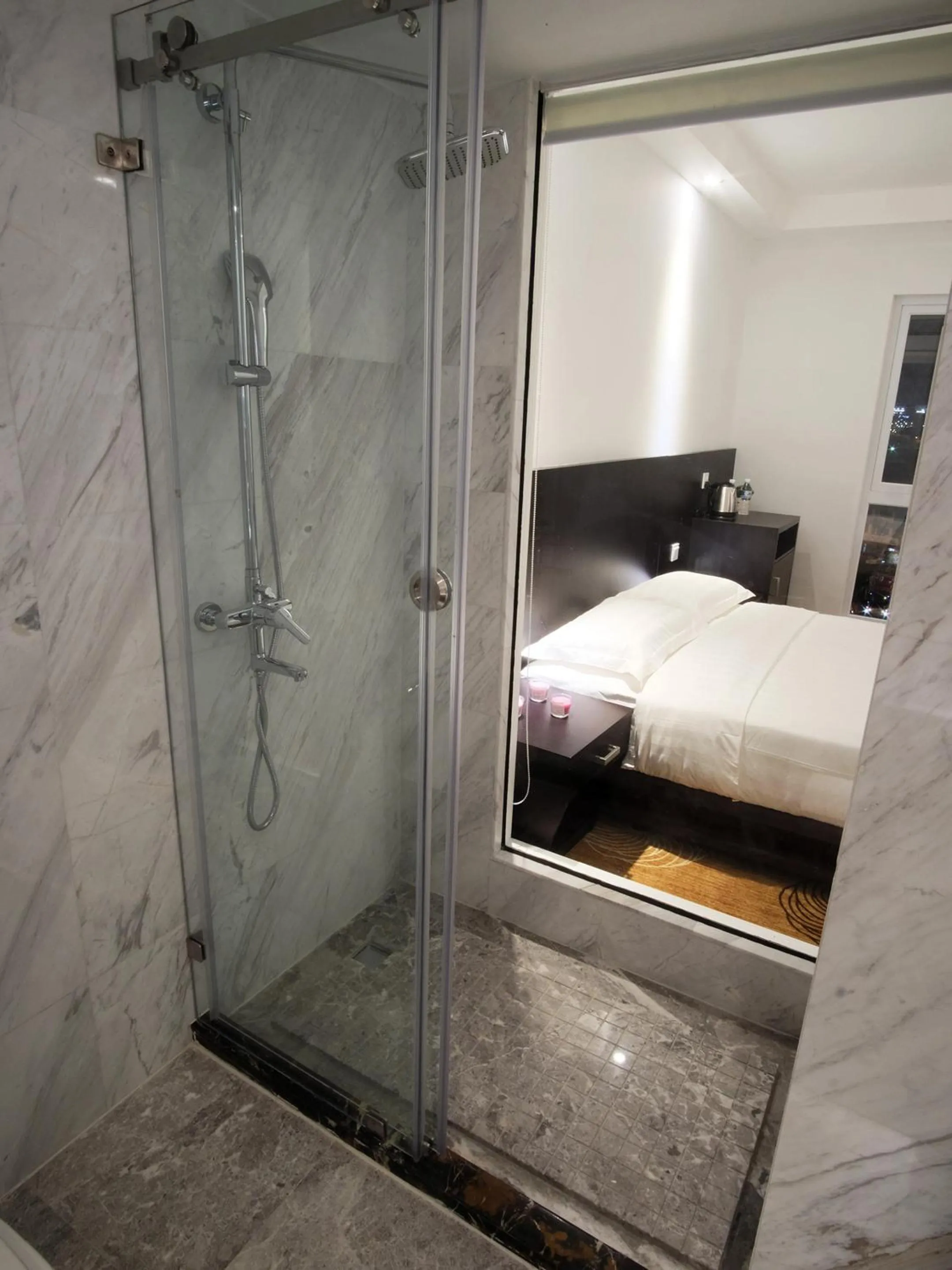 Bathroom, Bed in InnB Park Hotel