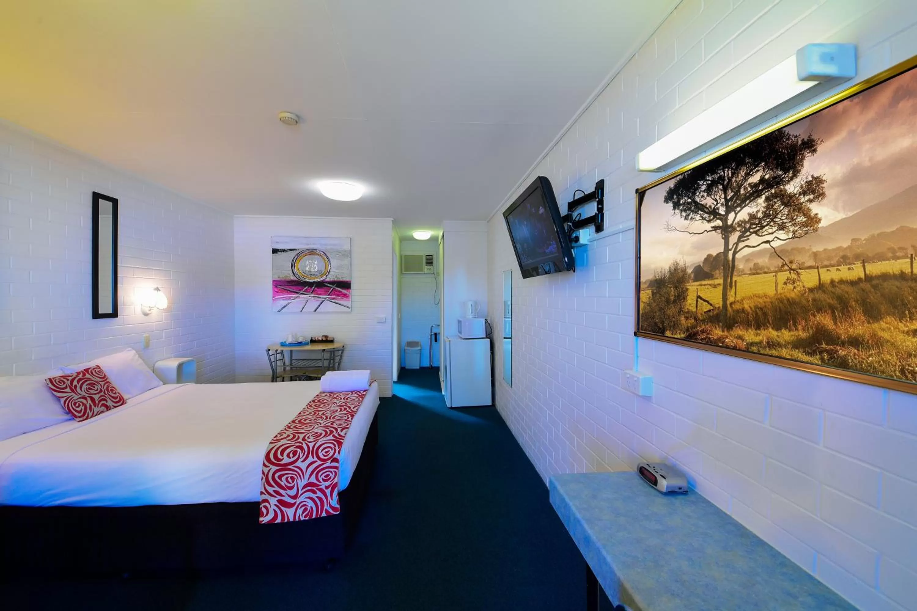 Bed in Aspley Motor Inn