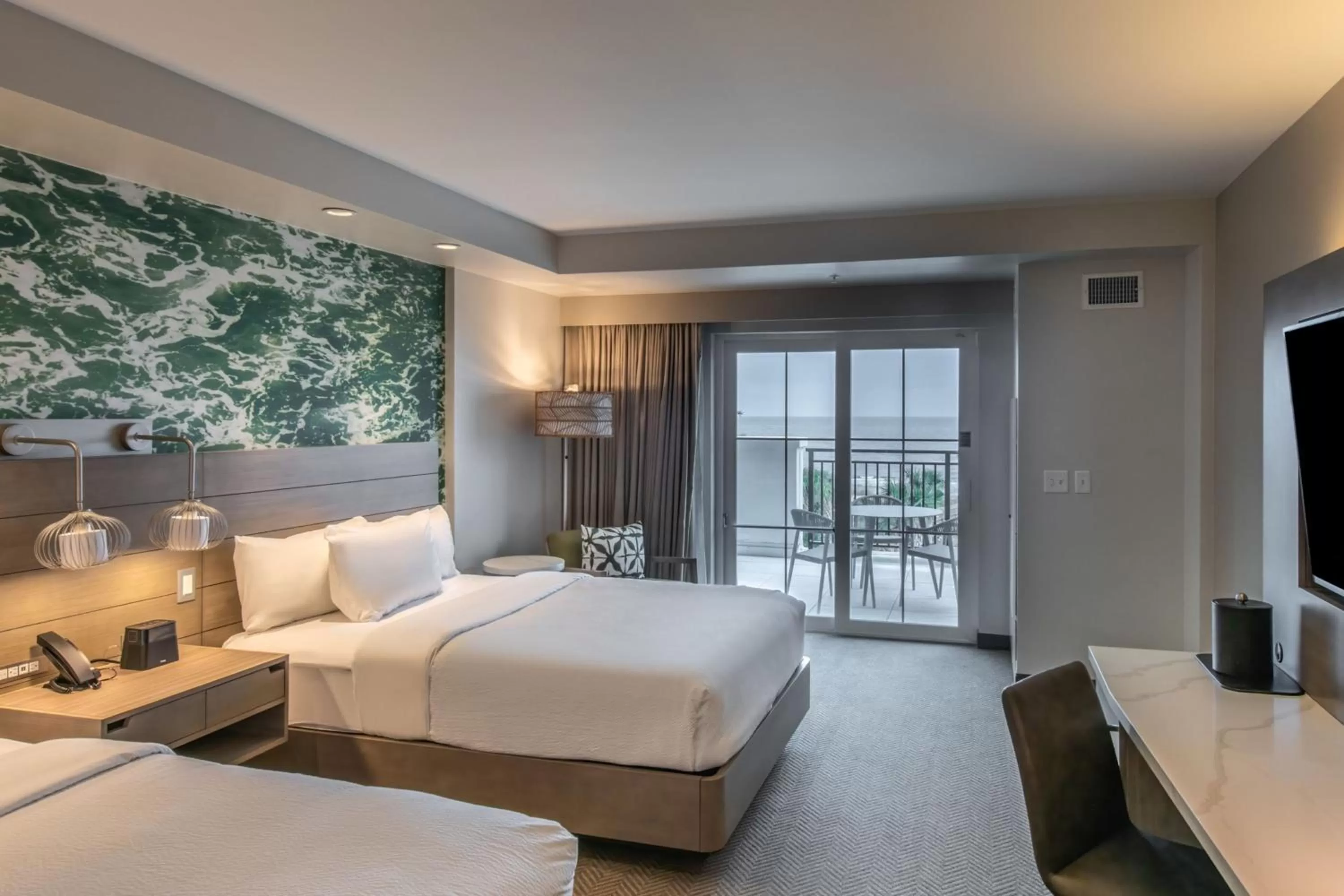 Photo of the whole room, Bed in Courtyard by Marriott Jekyll Island