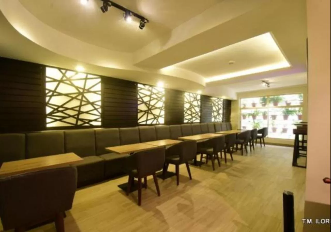 Restaurant/places to eat in Villa Thirty Three