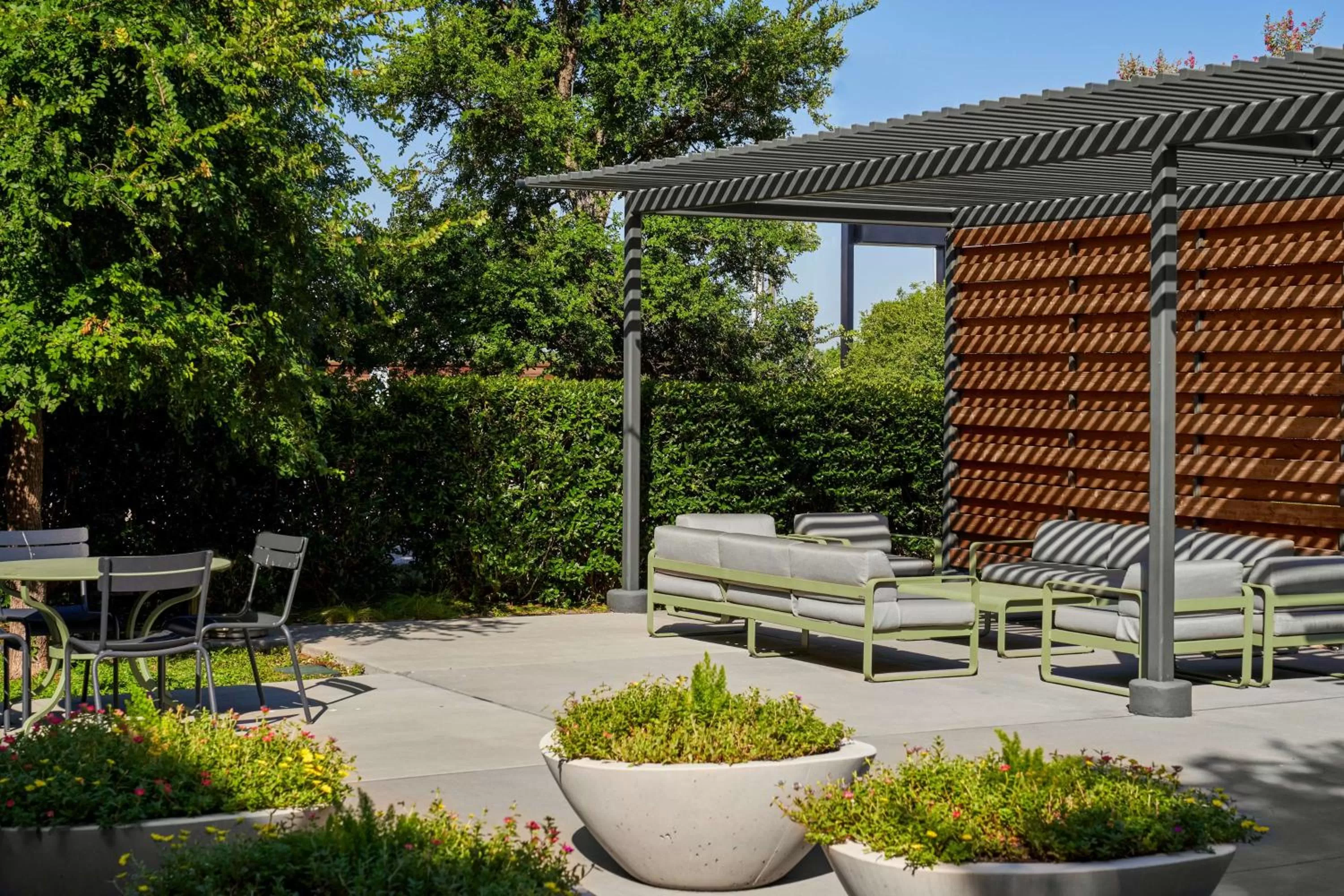 Restaurant/places to eat in DoubleTree by Hilton Hotel Dallas - Love Field