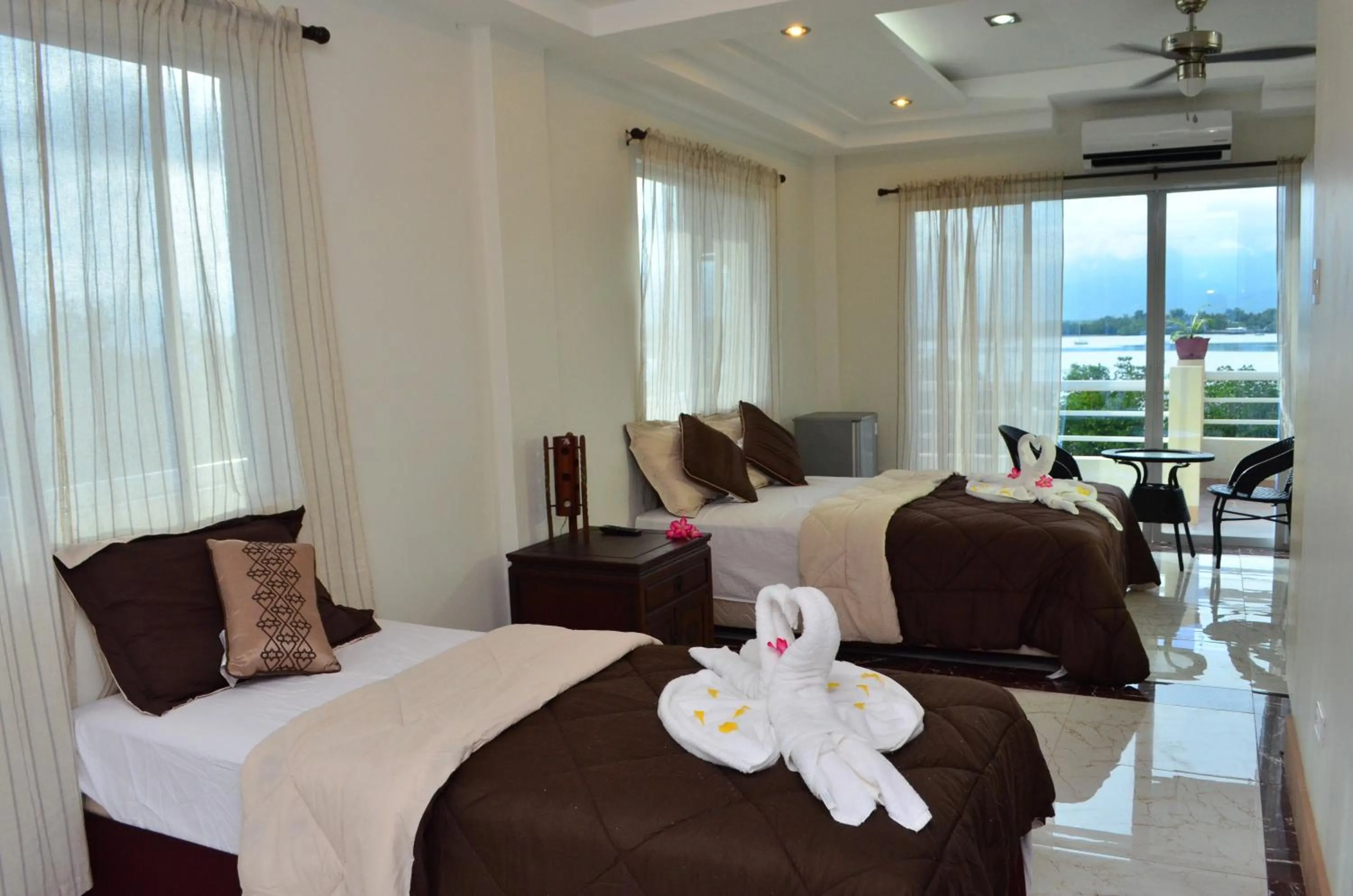 Photo of the whole room in Villa de Sierra Vista Bay and Mountain View Inn