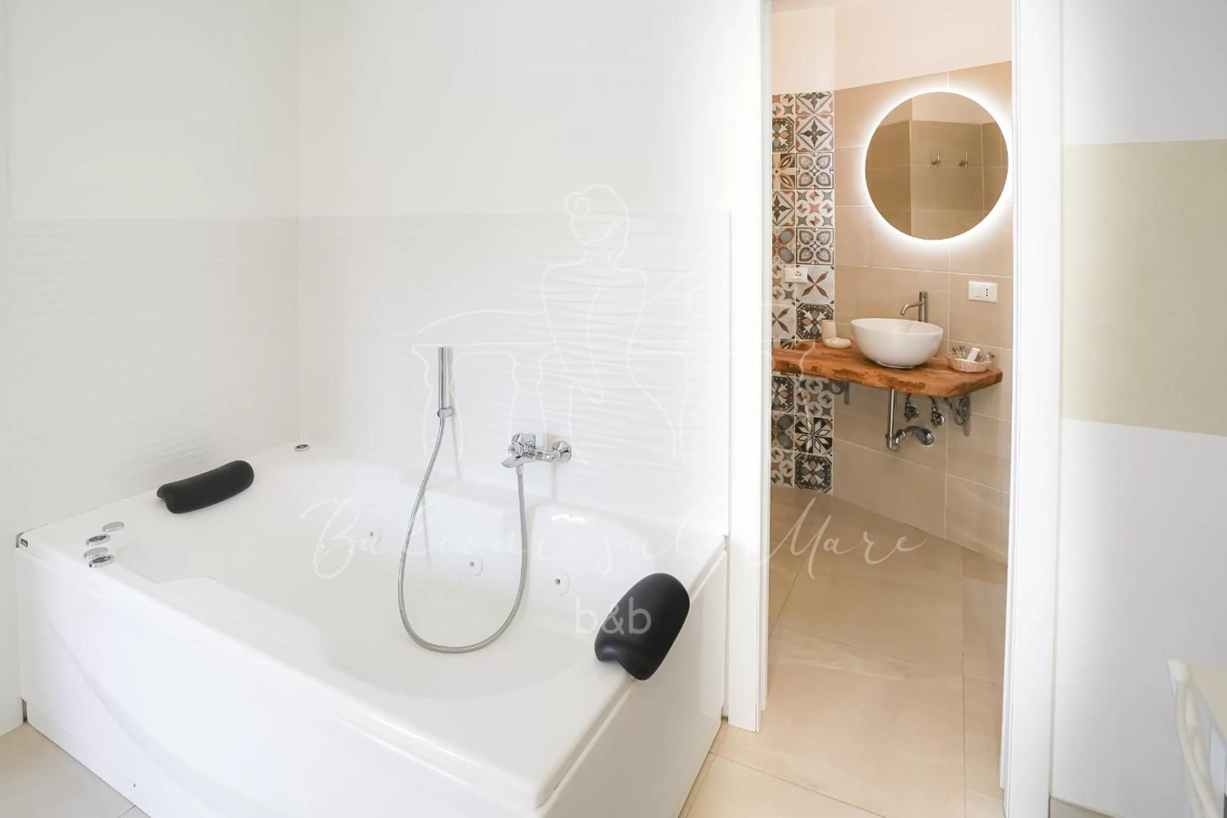 Bath in Balconi sul mare